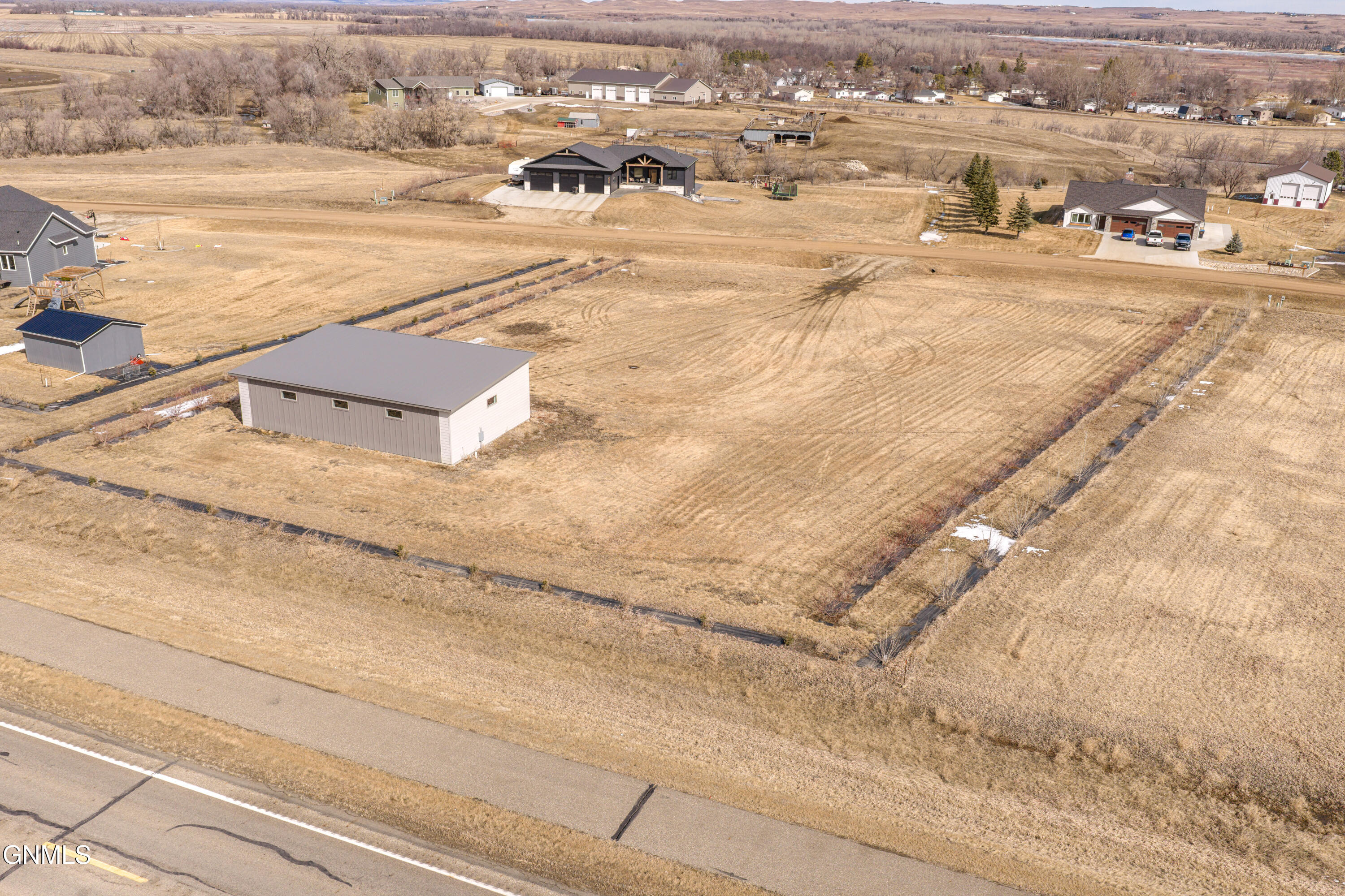 main property photo 36
