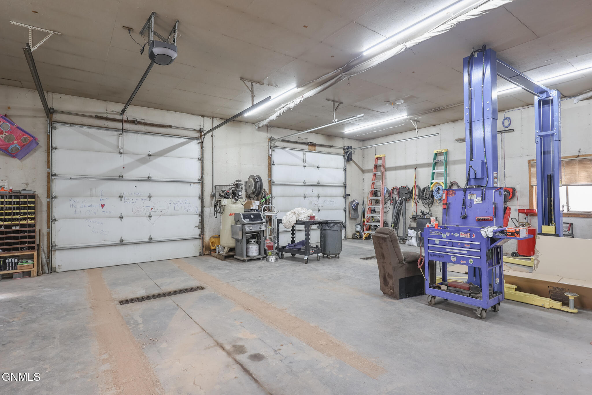 main property photo 34