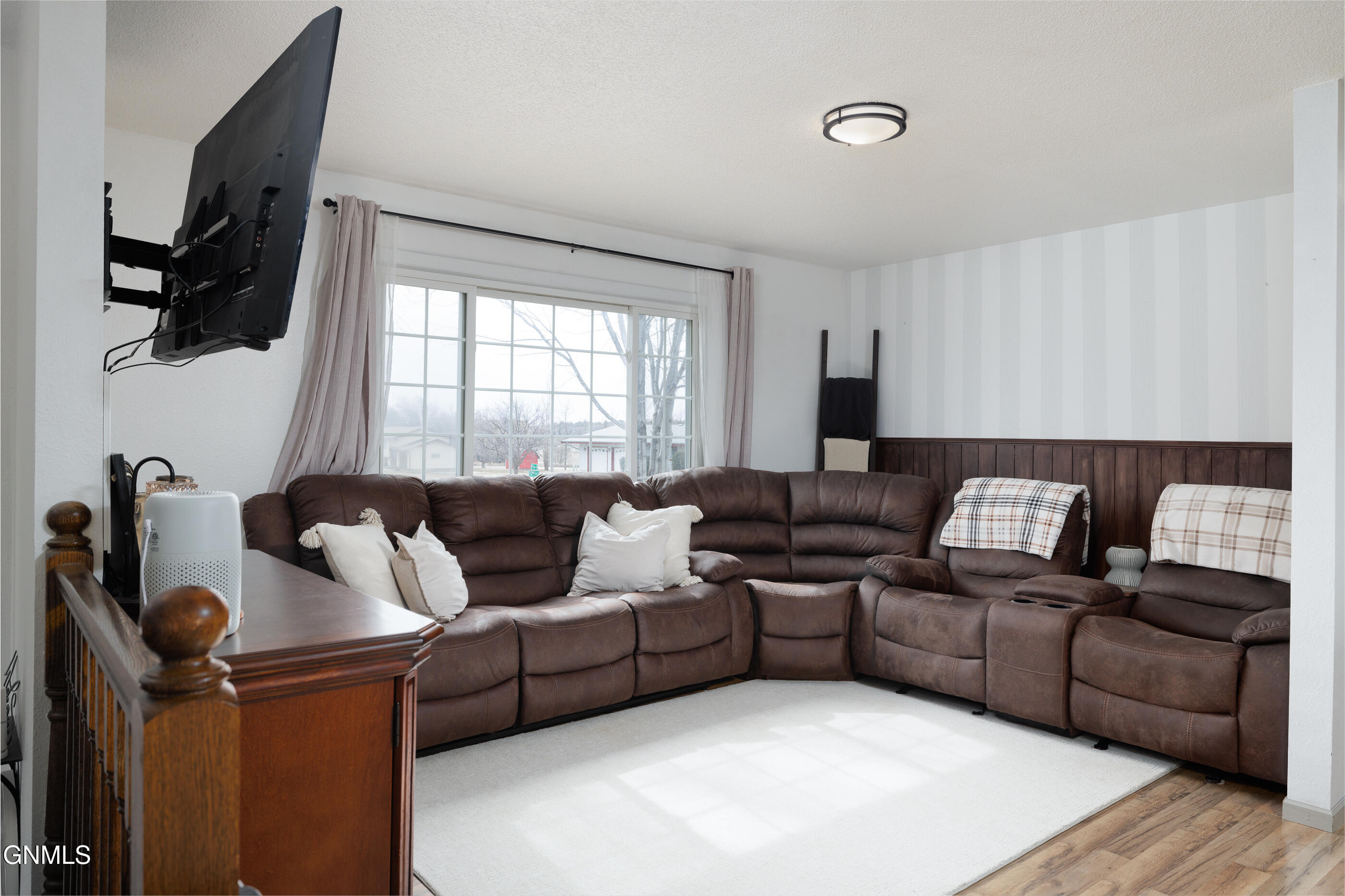 property viewer photo 3
