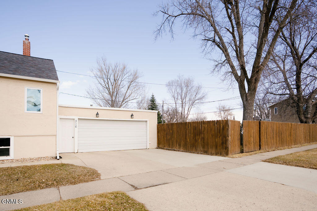 main property photo 79