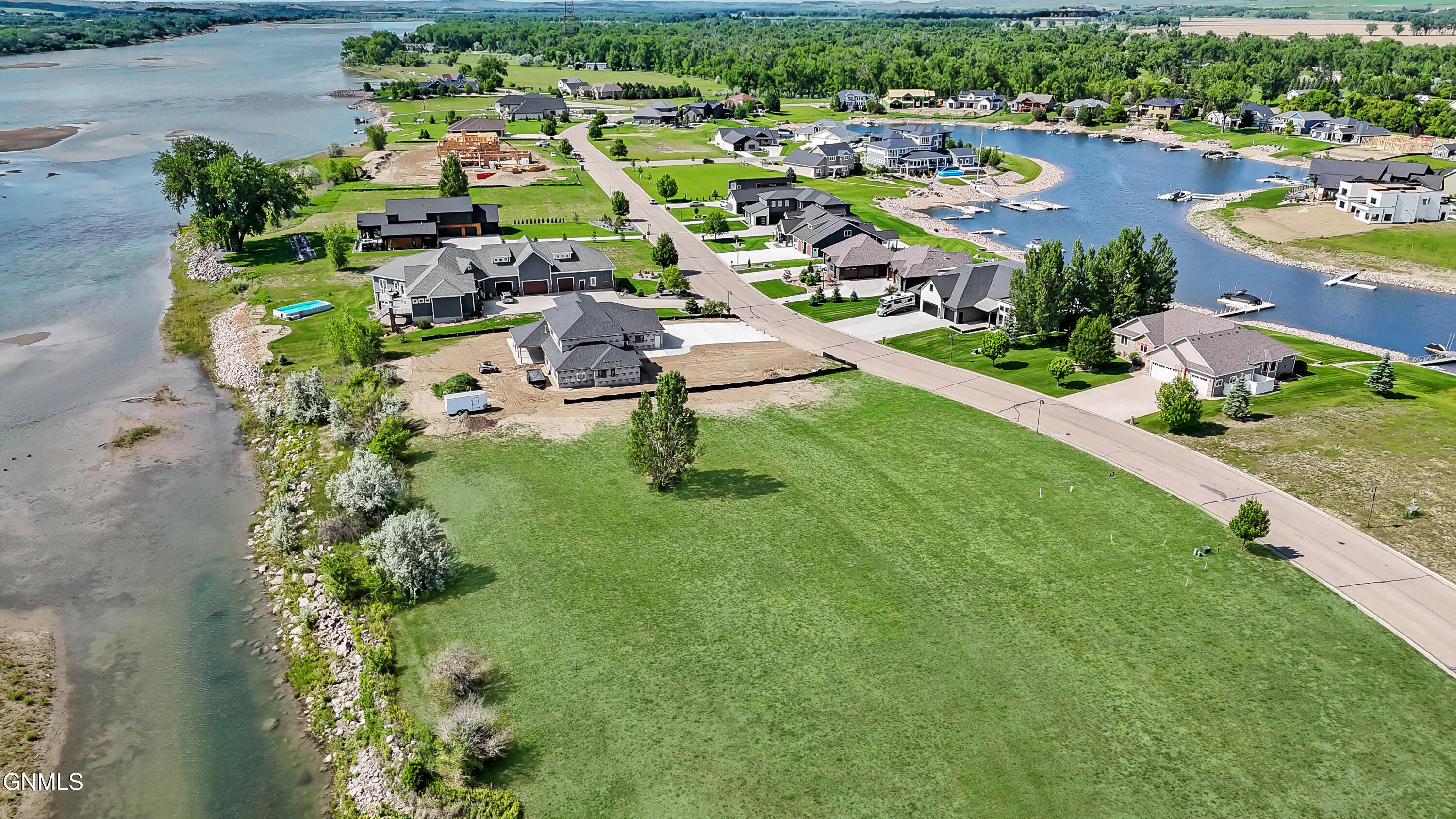 main property photo 8