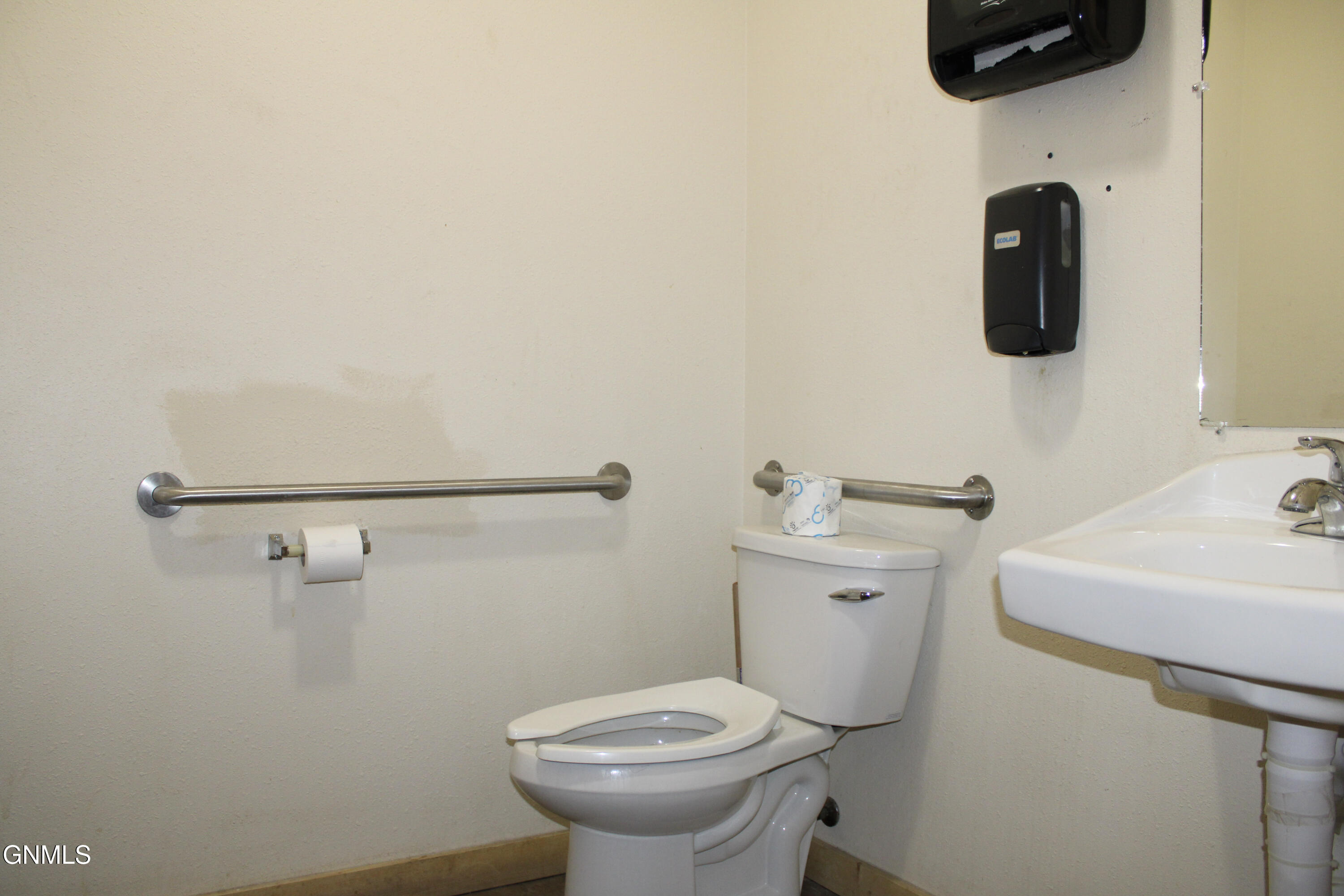 main property photo 18