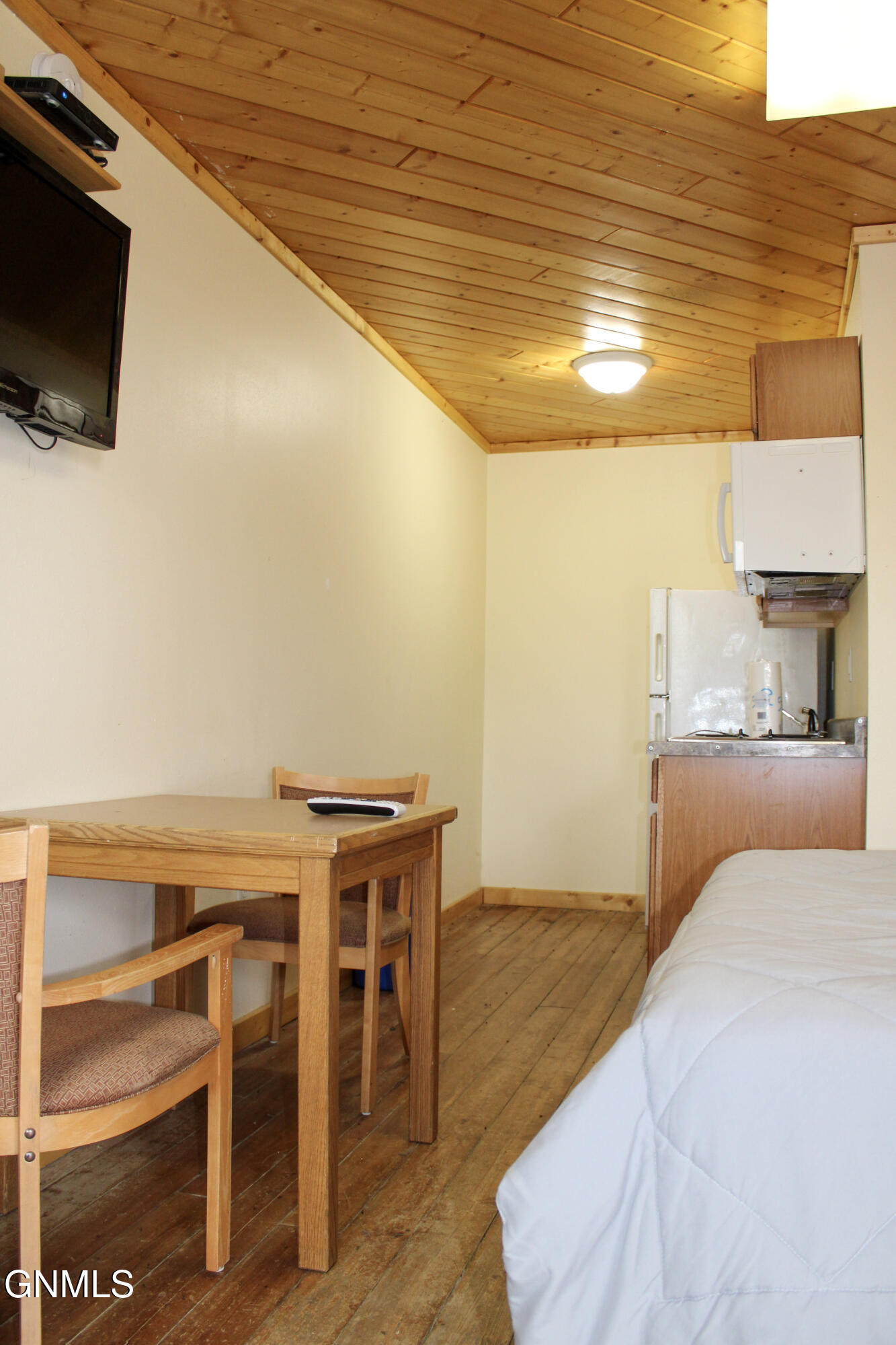 main property photo 45