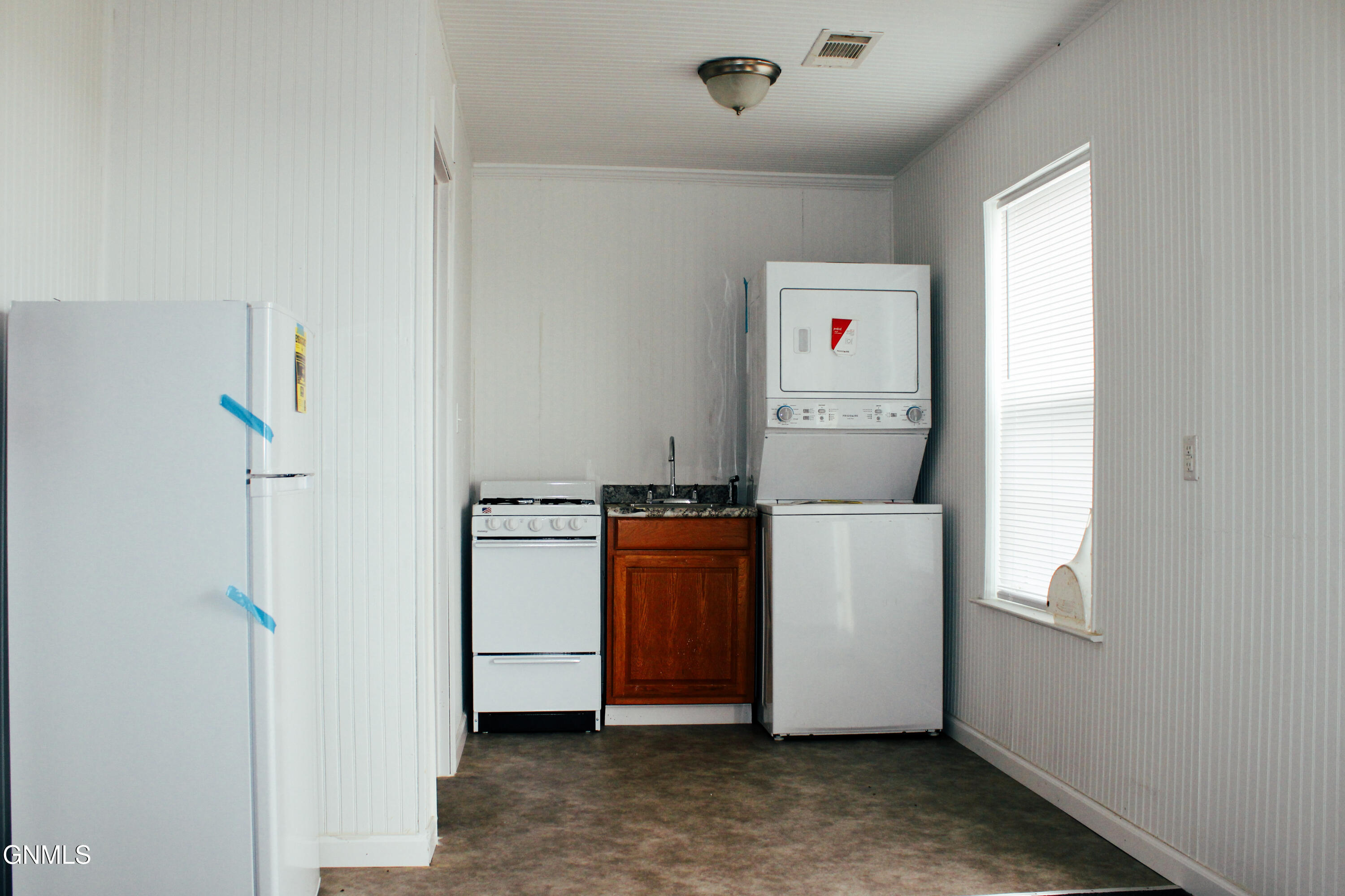 main property photo 68
