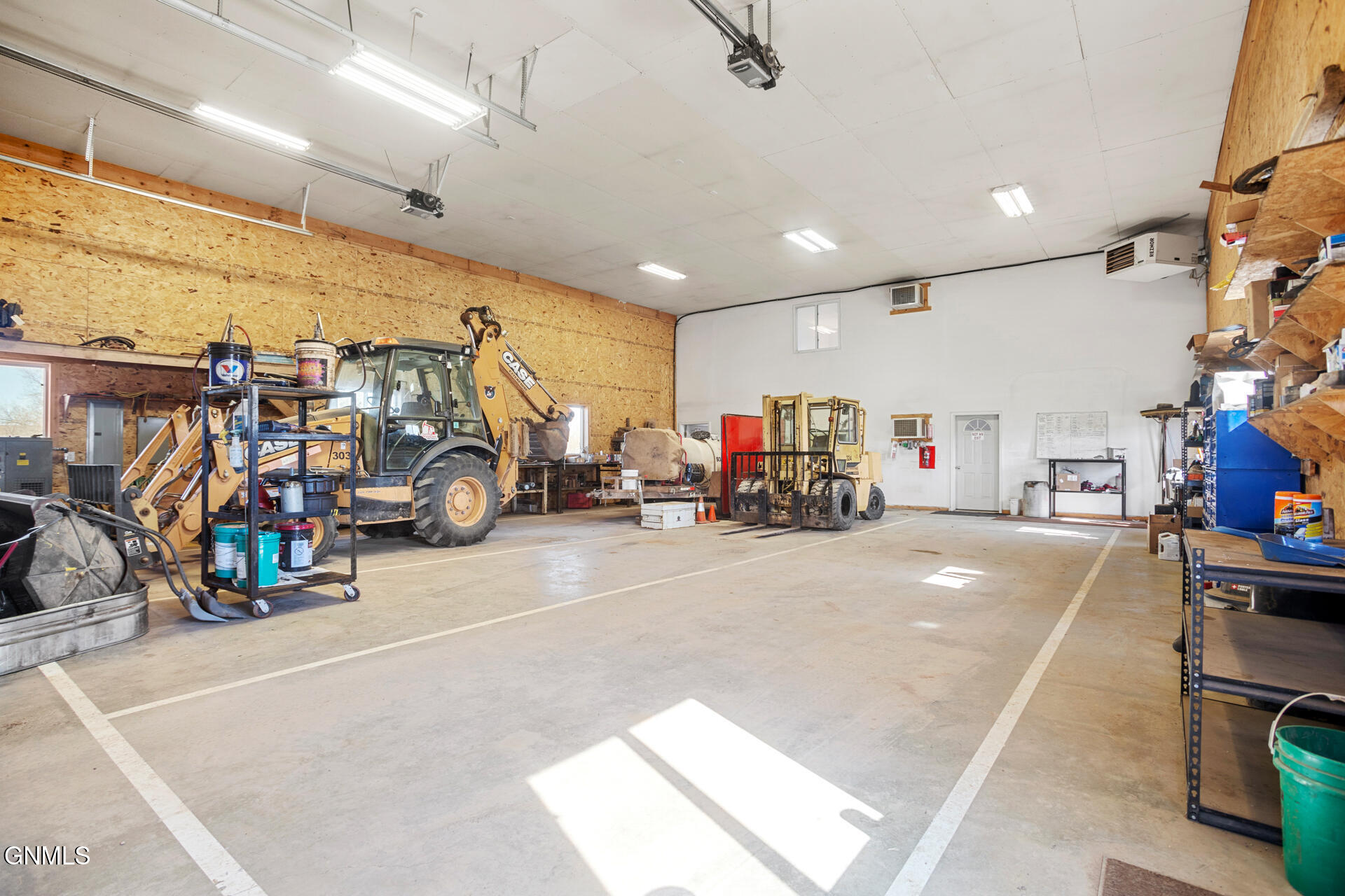 main property photo 11