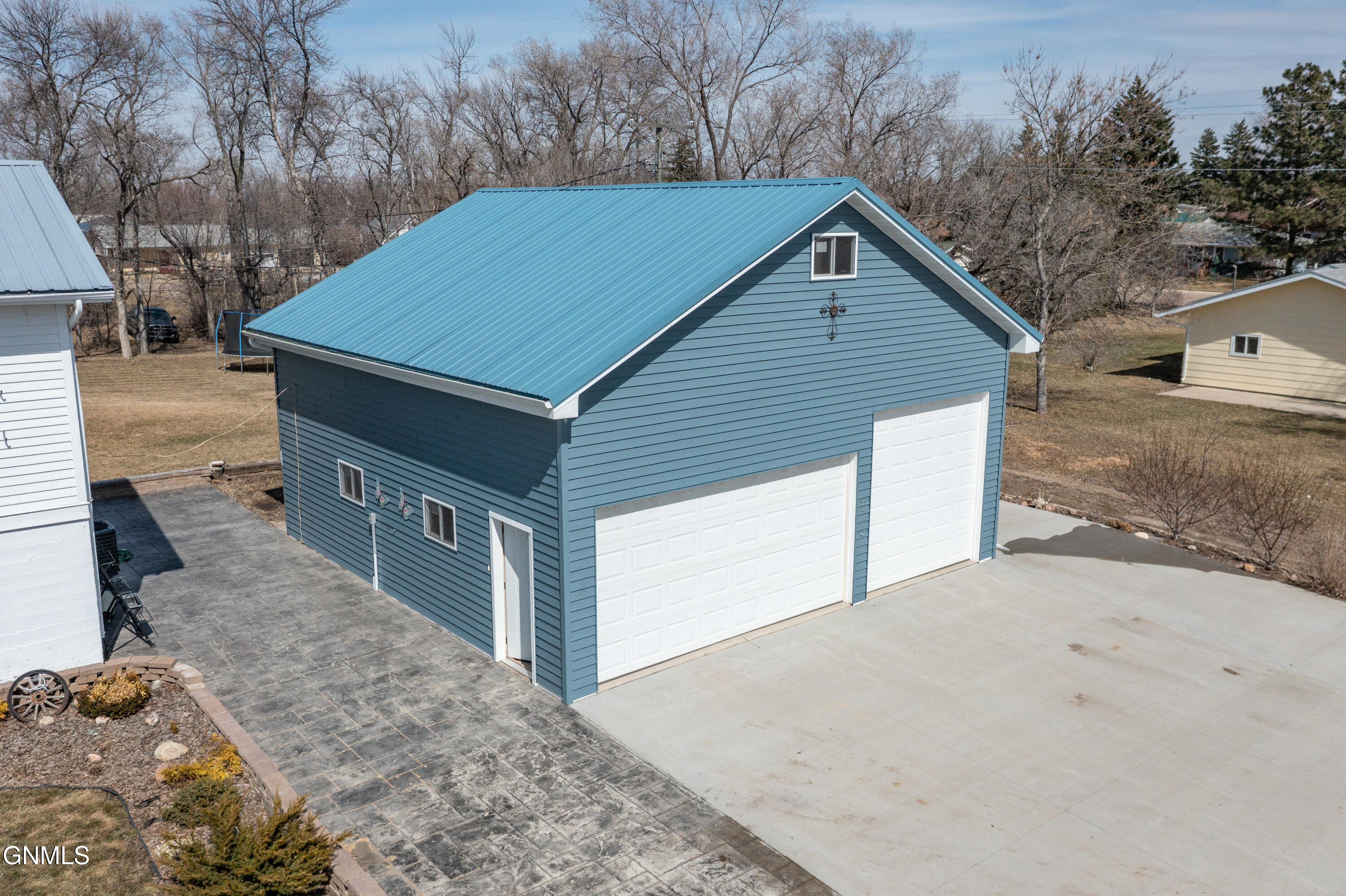 main property photo 32