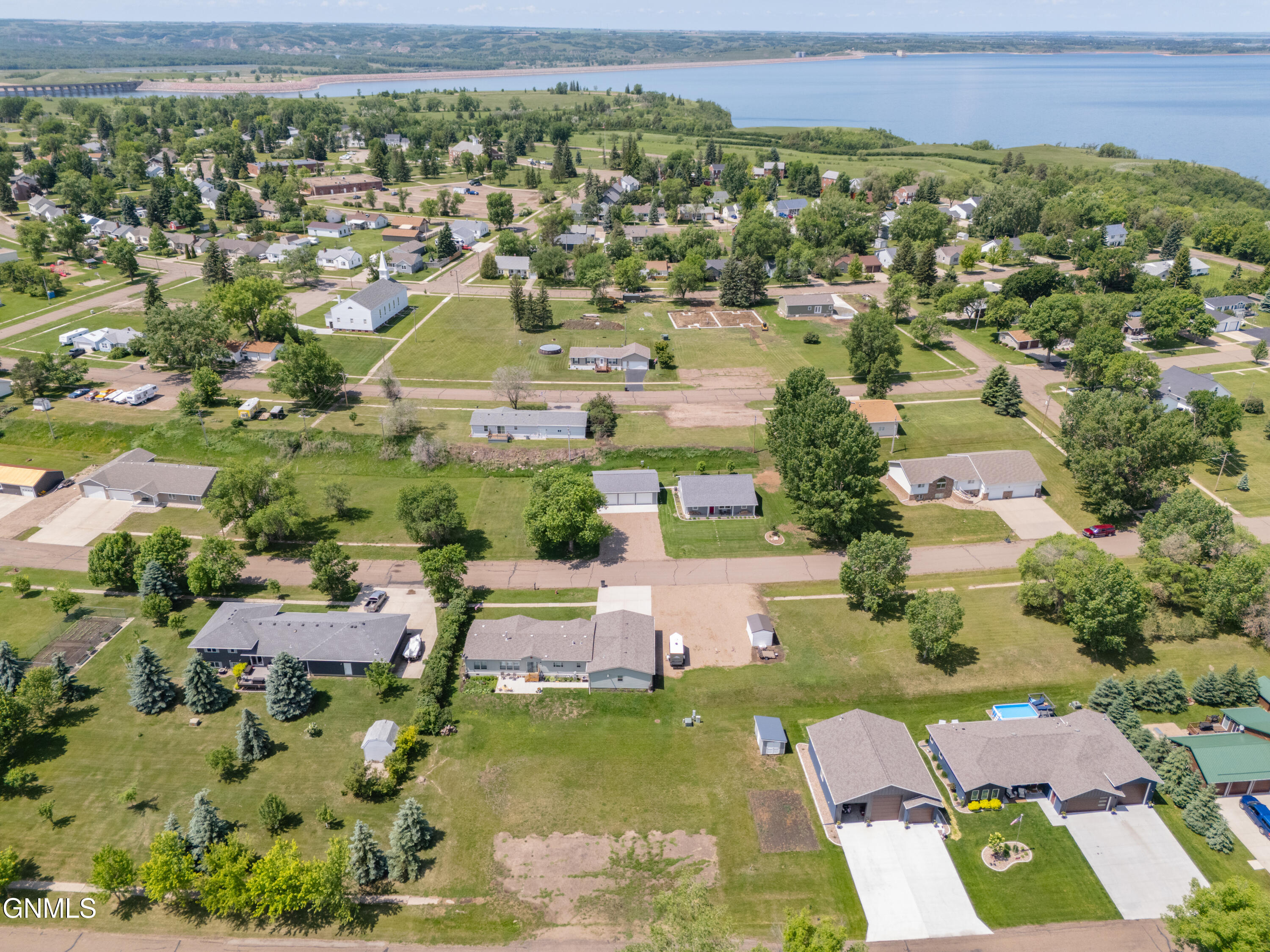 main property photo 11