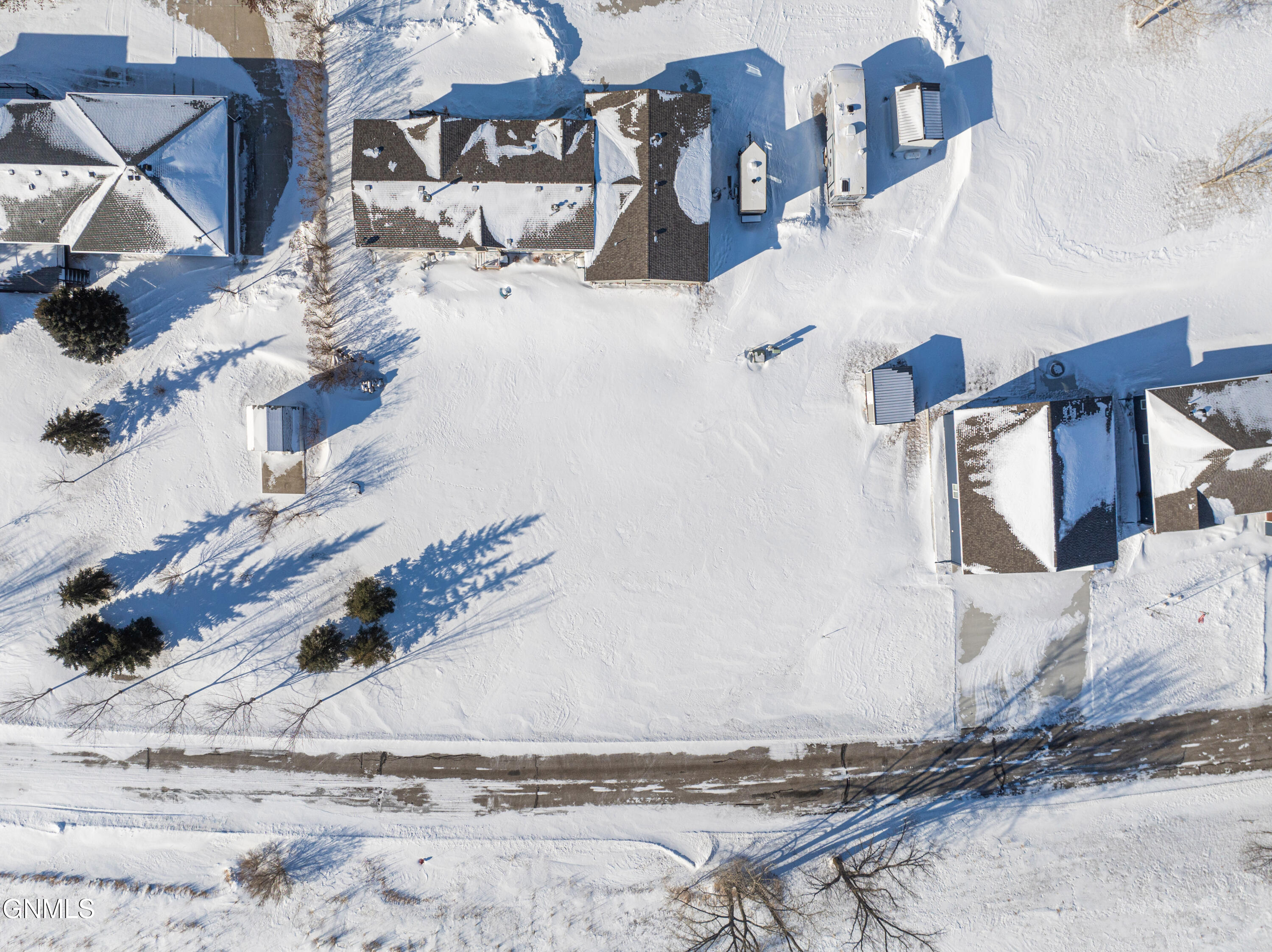 main property photo 37