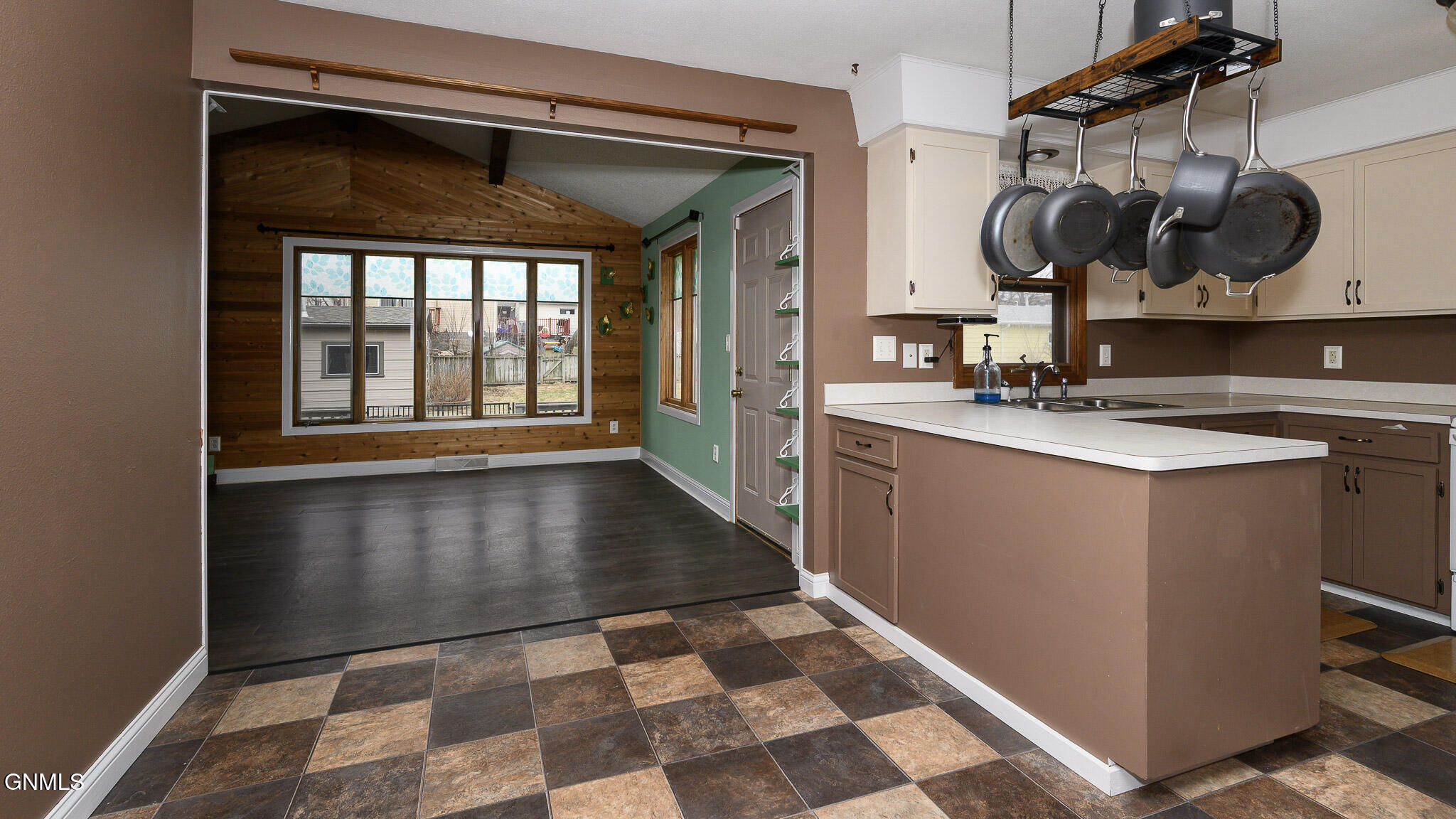 property viewer photo 11