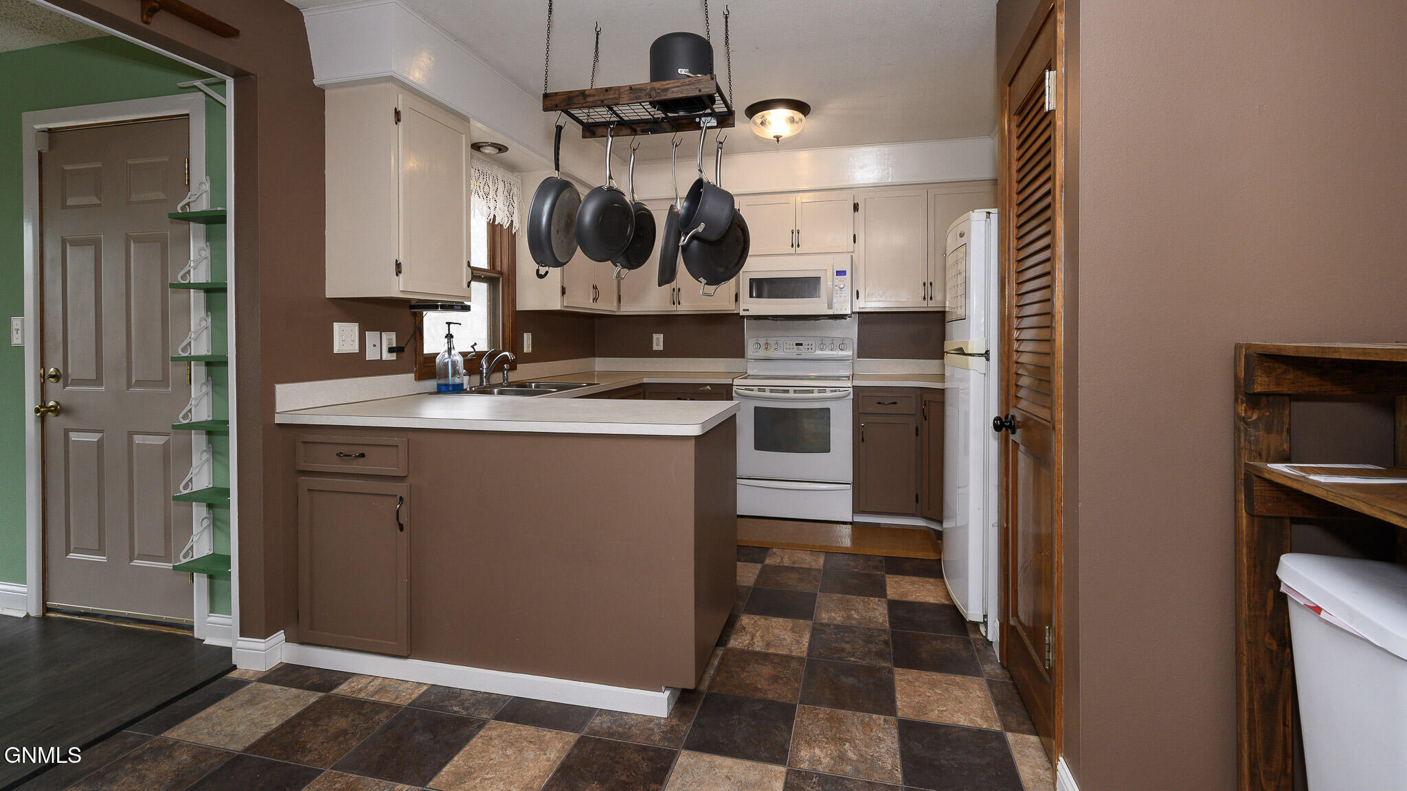 property viewer photo 16