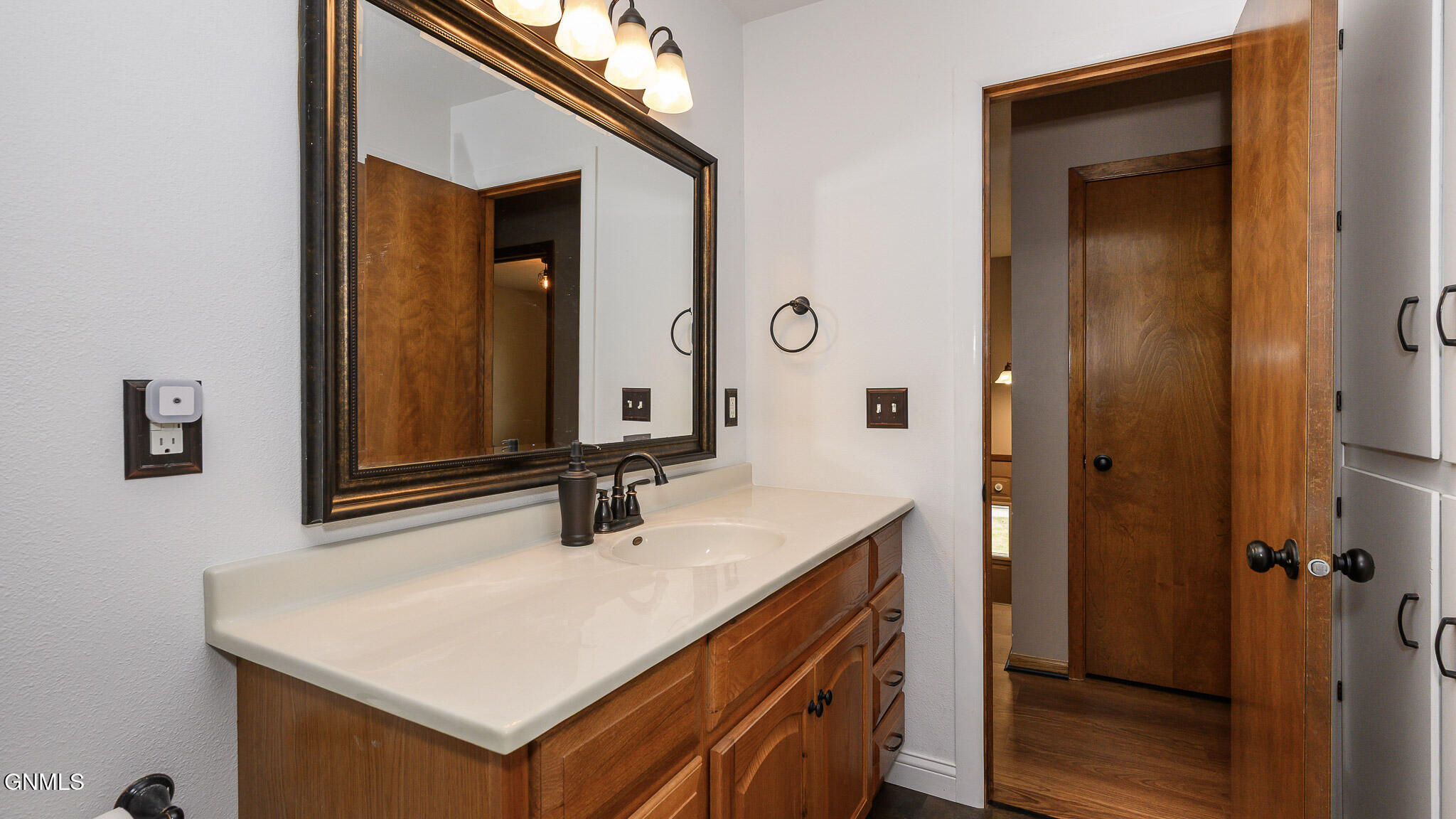 property viewer photo 23