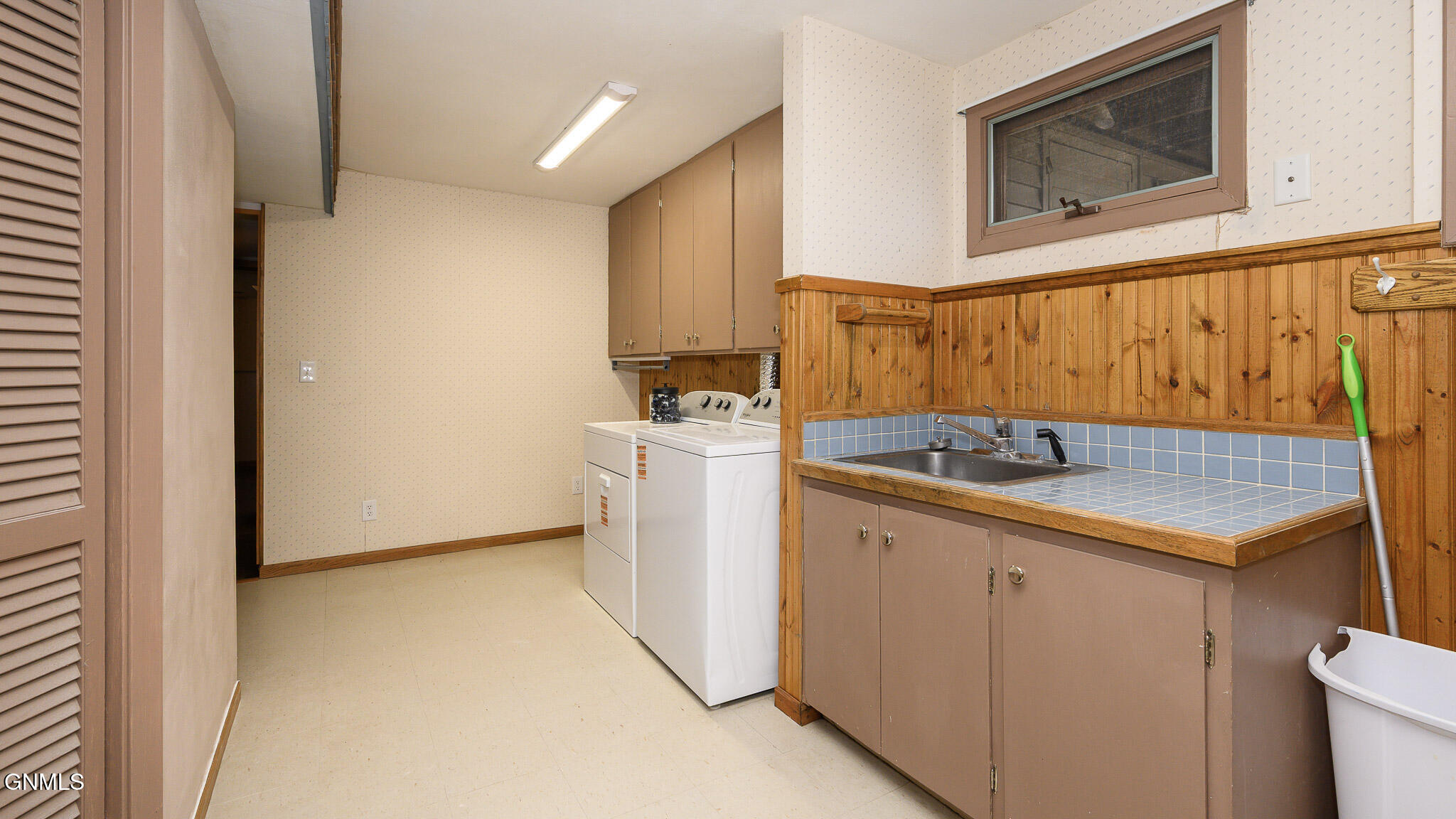property viewer photo 35