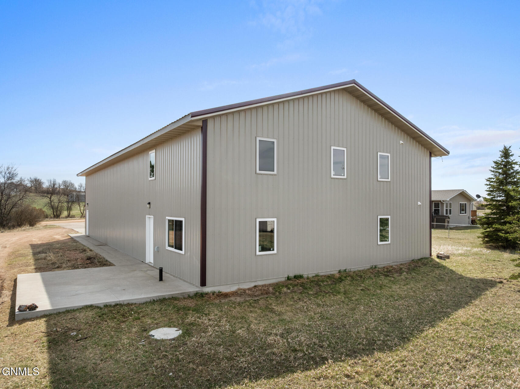 main property photo 3
