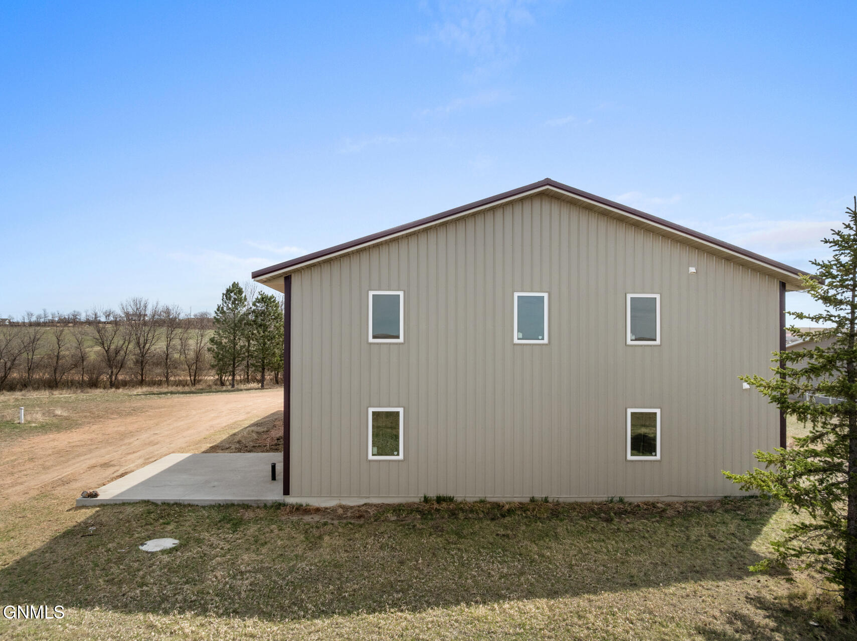 main property photo 6