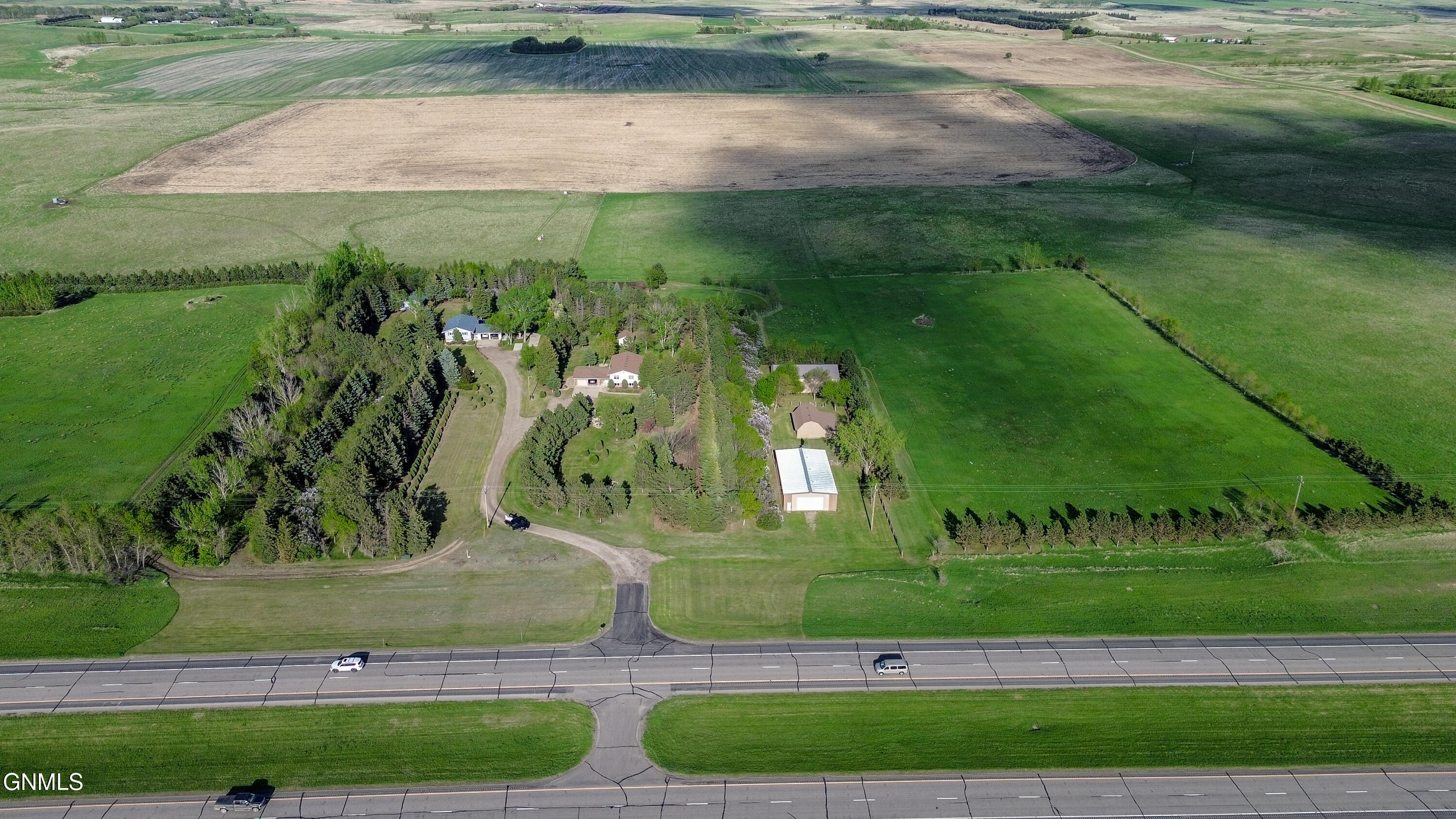 main property photo 10