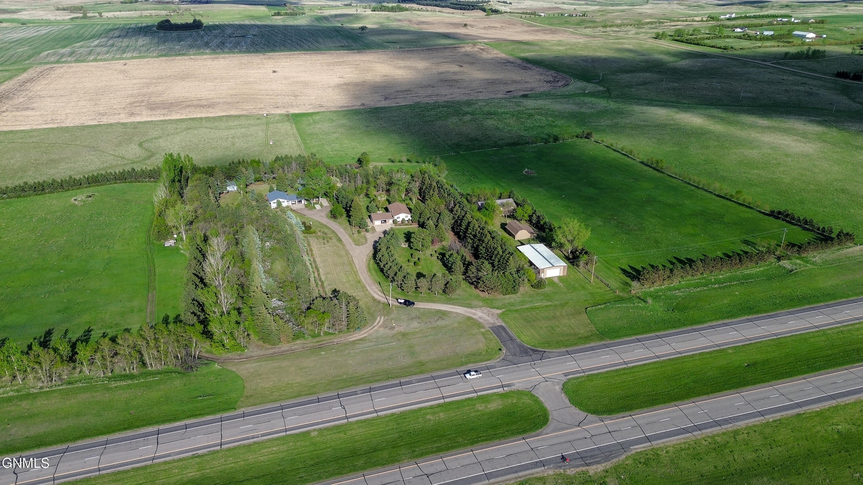 main property photo 11