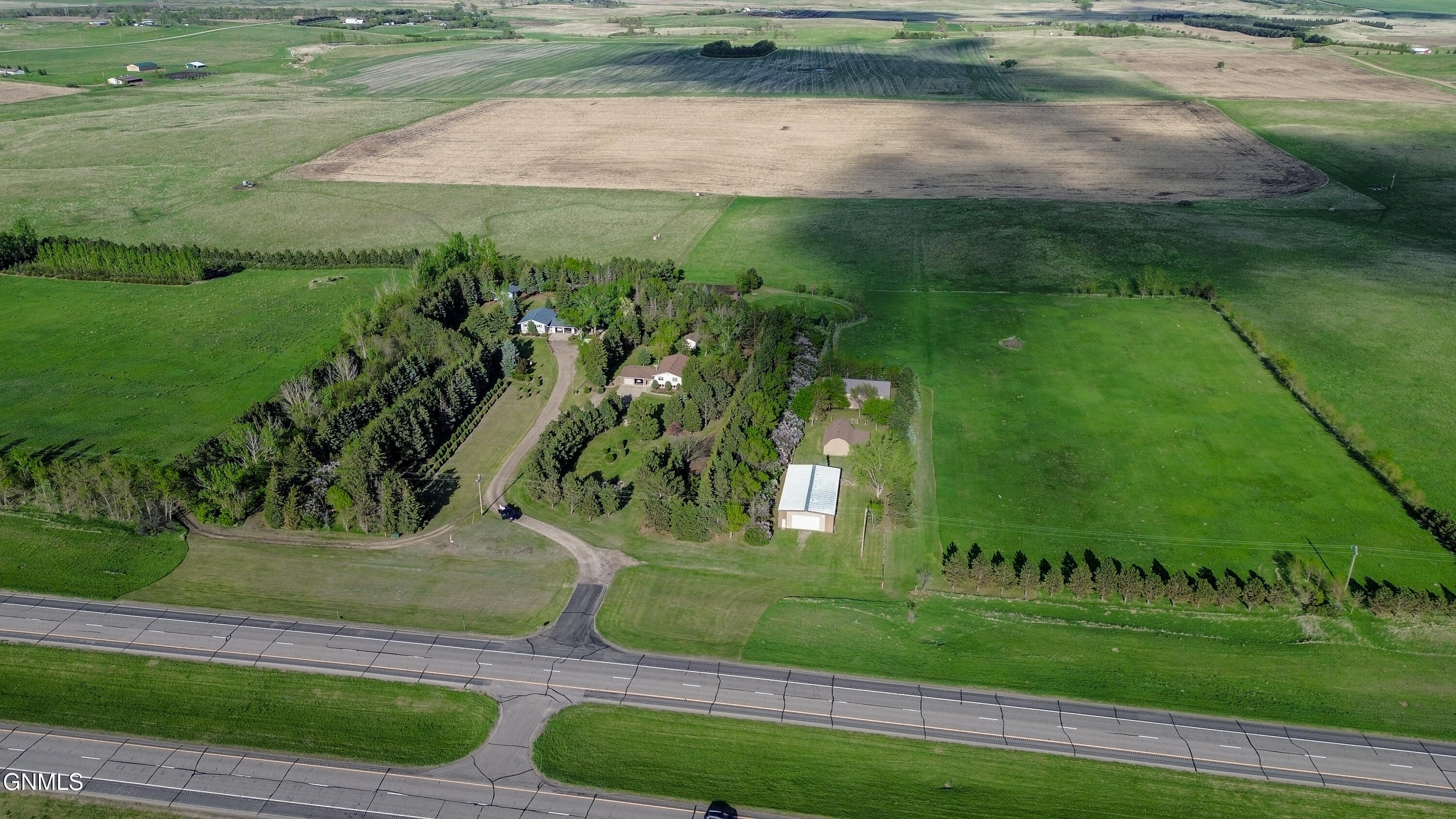 main property photo 9