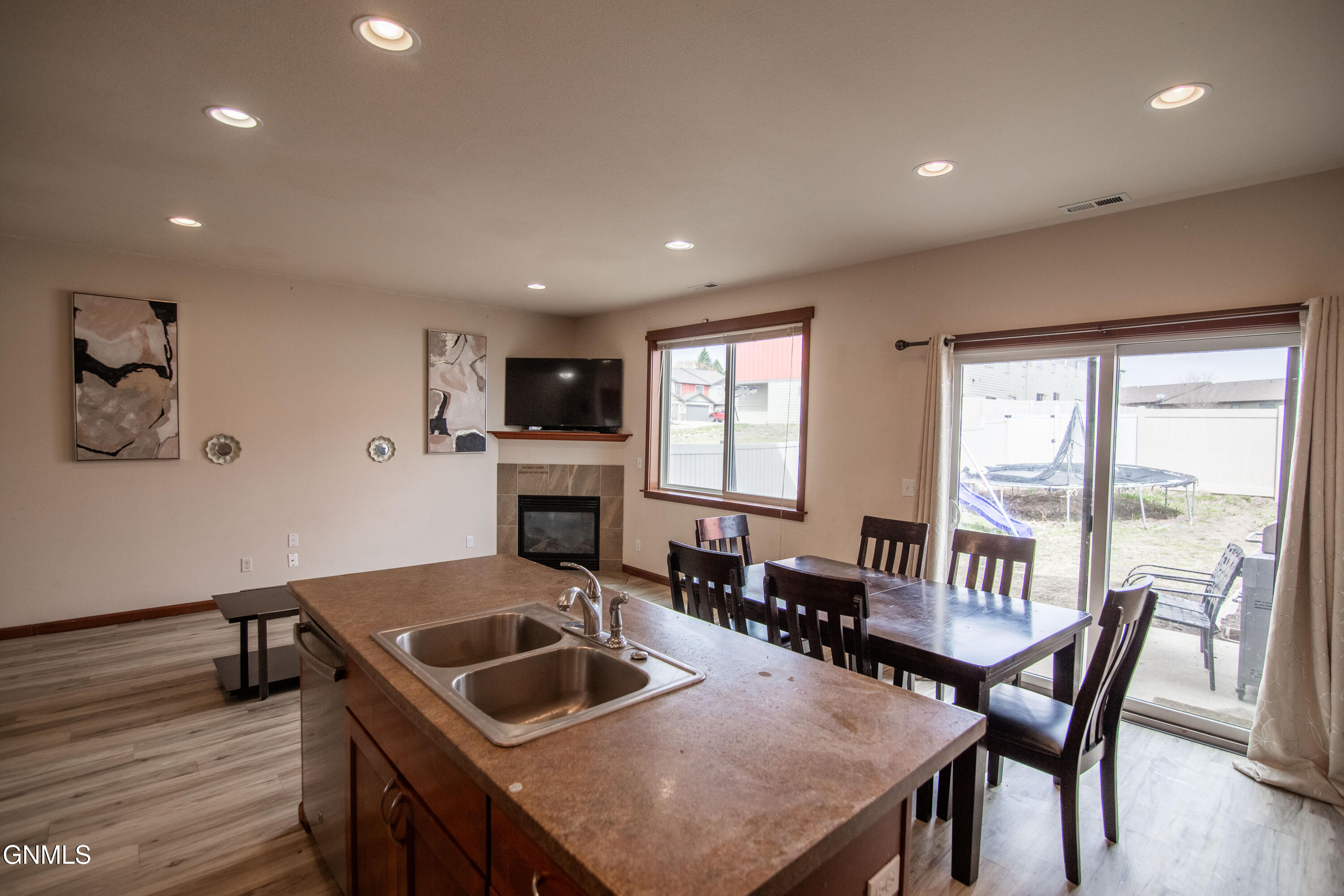 property viewer photo 12