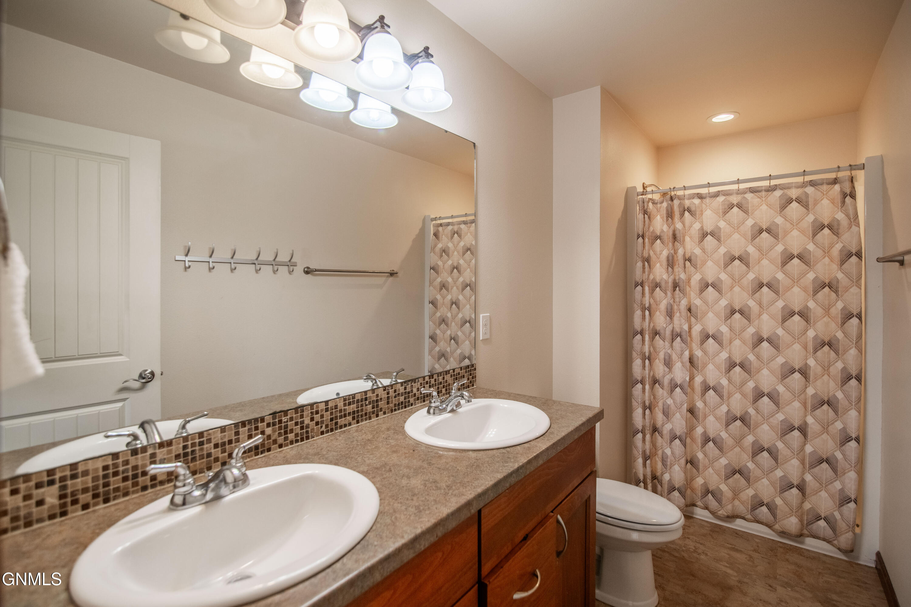 property viewer photo 25
