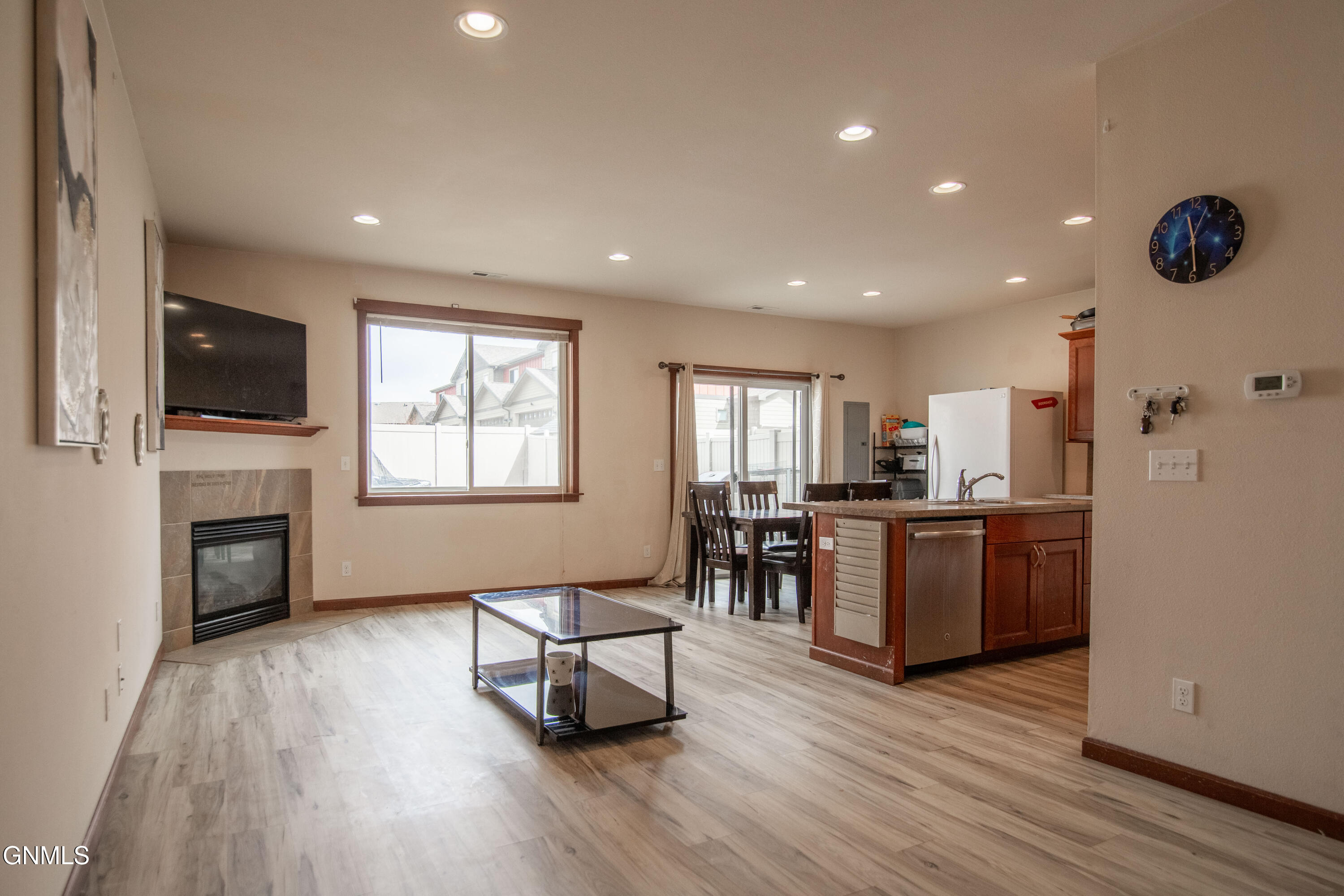 property viewer photo 3