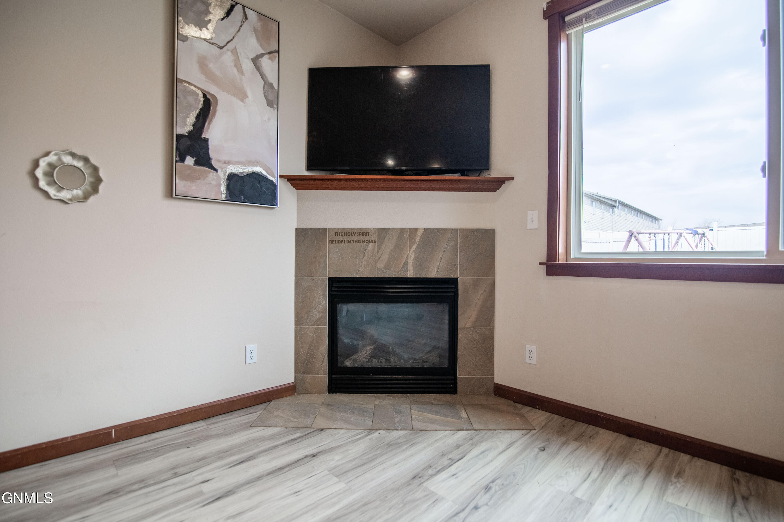 property viewer photo 5