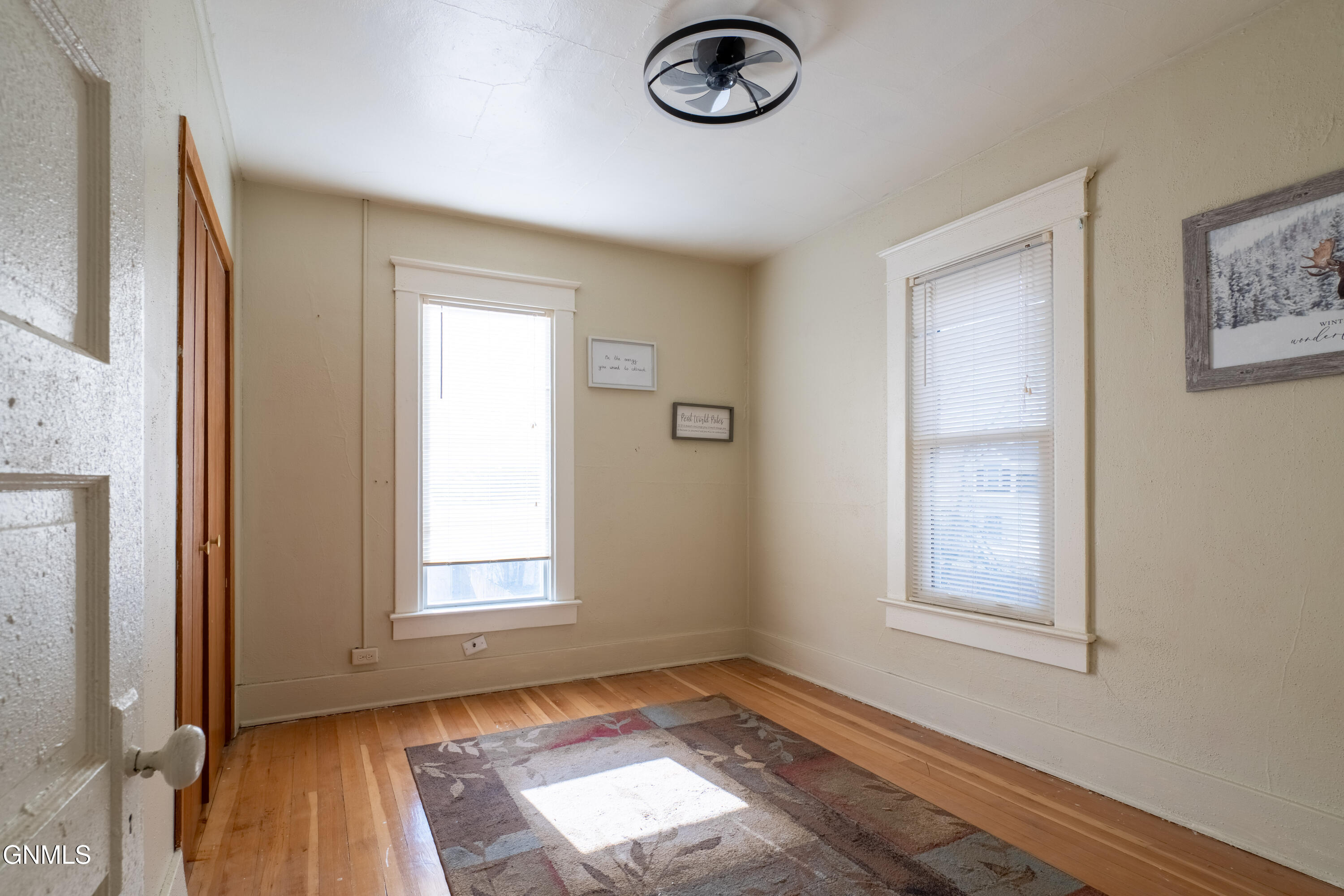 property viewer photo 16