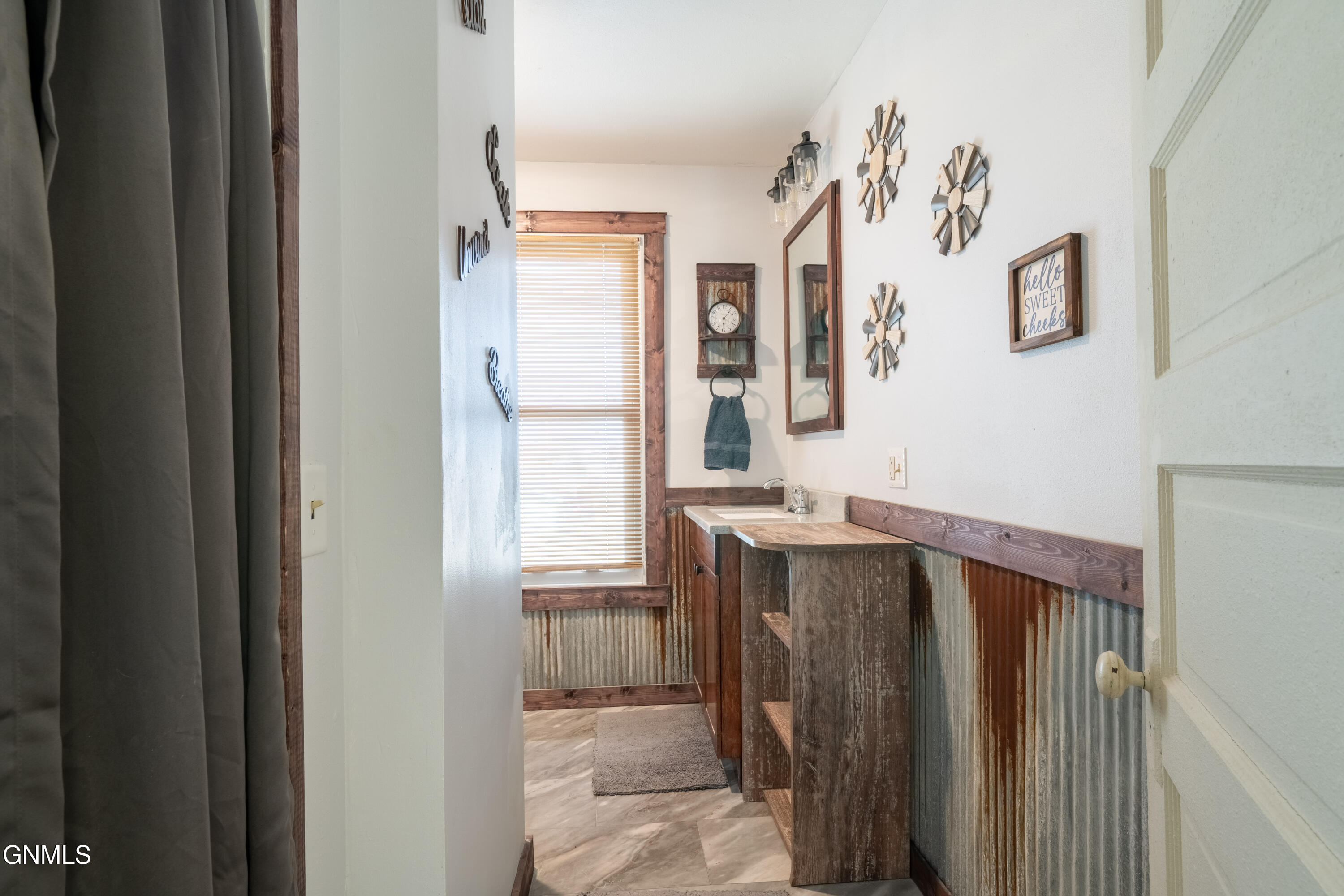 property viewer photo 18