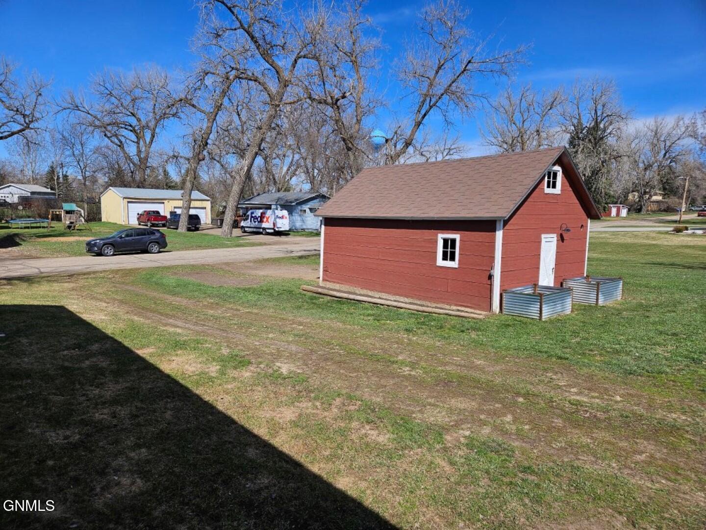 main property photo 45