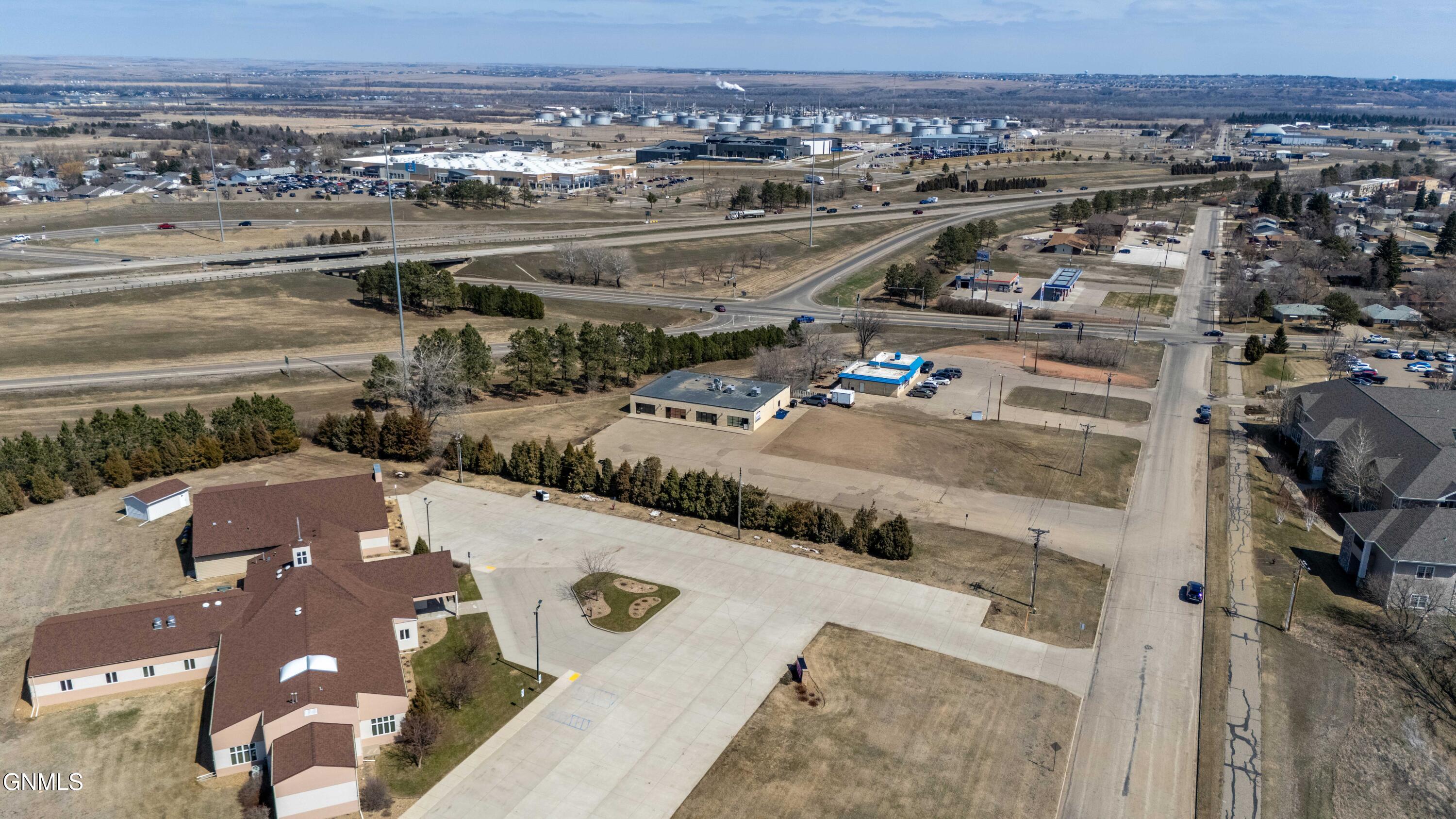 main property photo 16