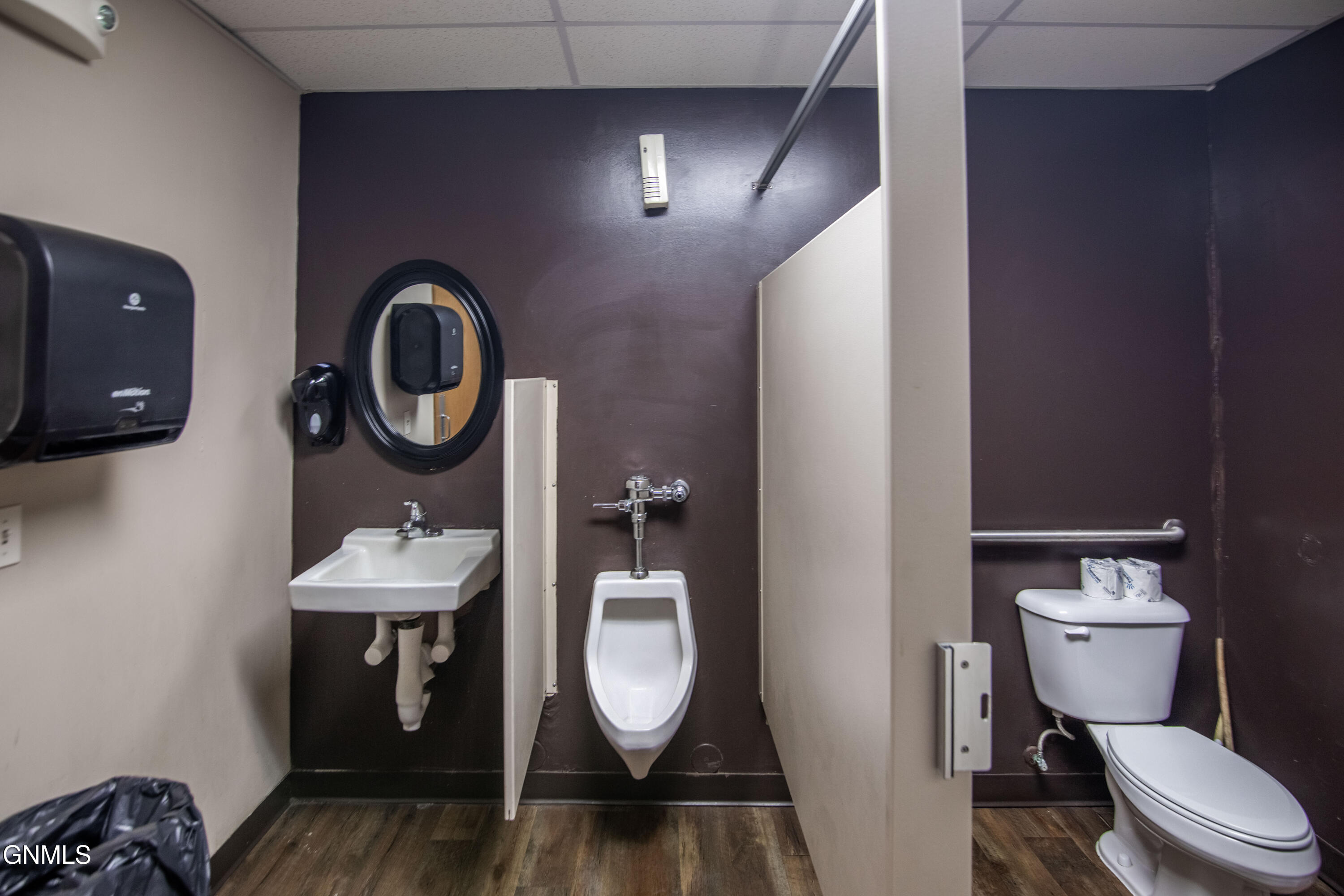 main property photo 50
