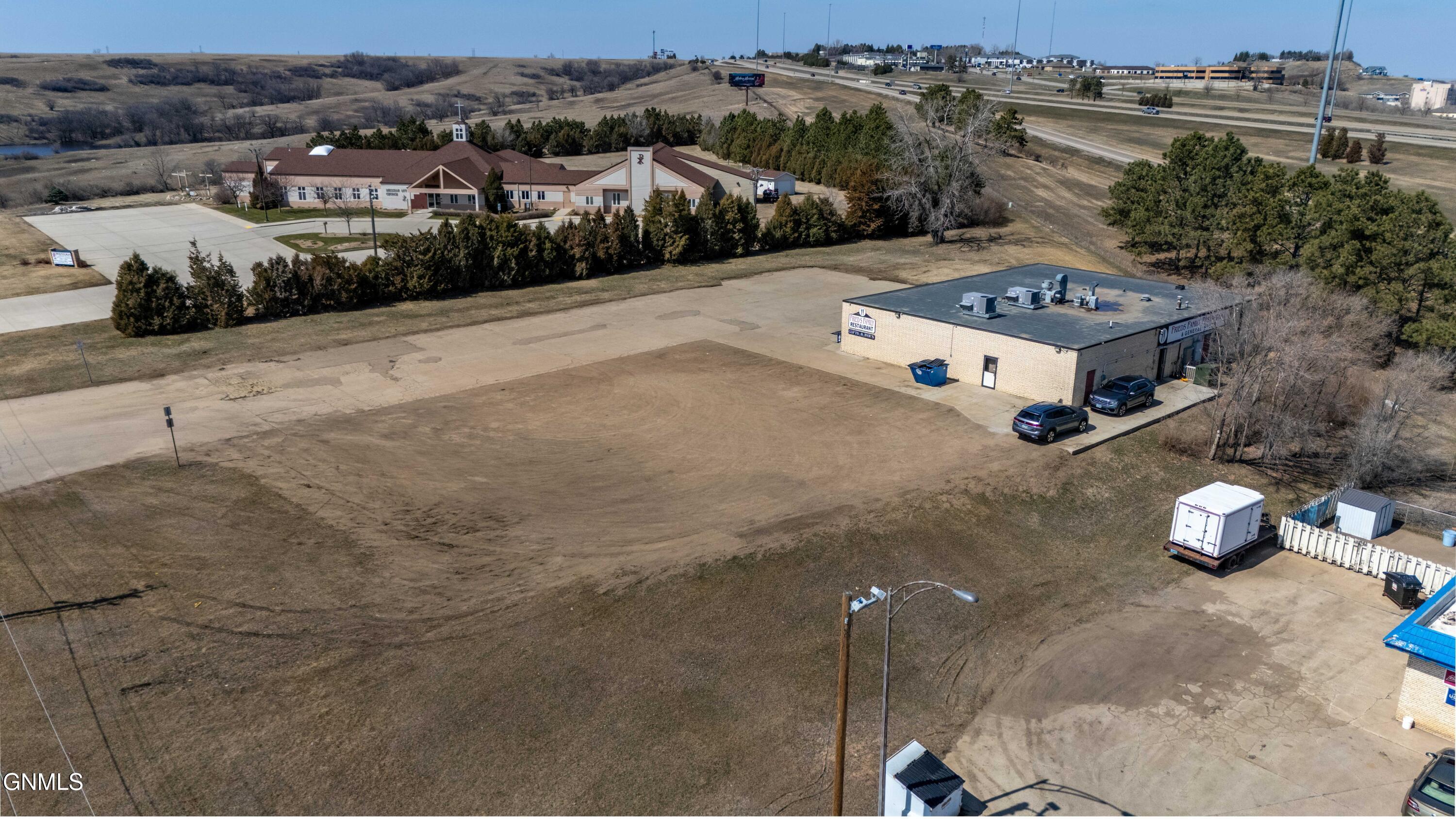 main property photo 9