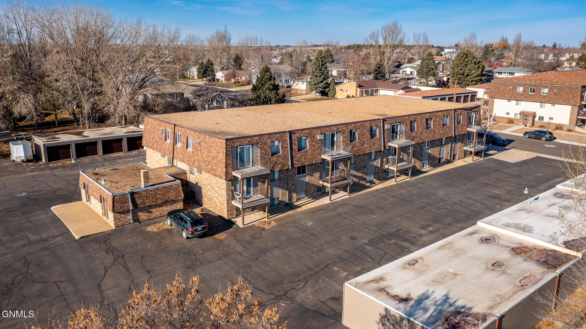 main property photo 30