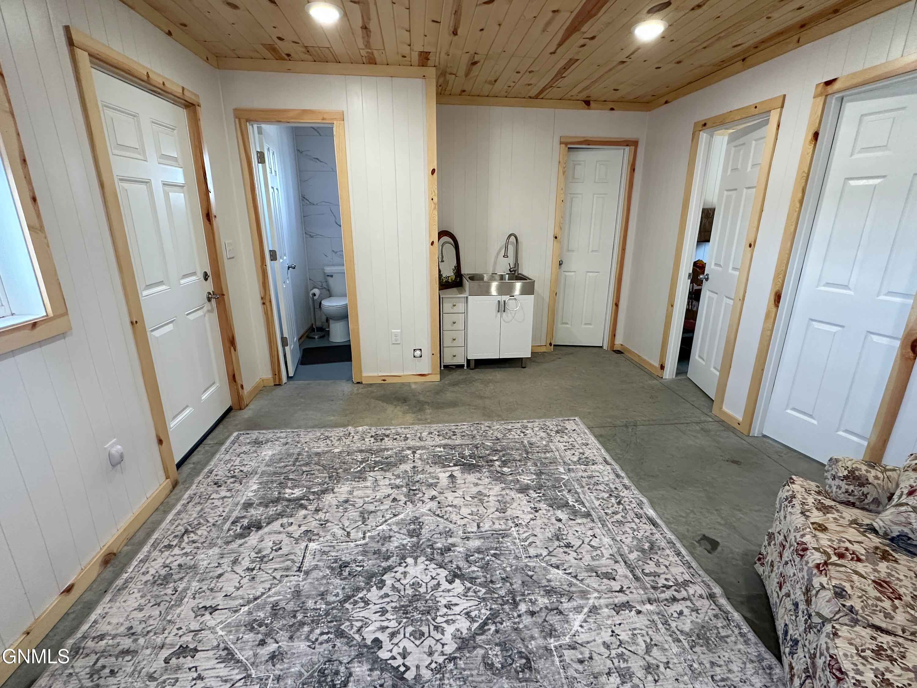 main property photo 14