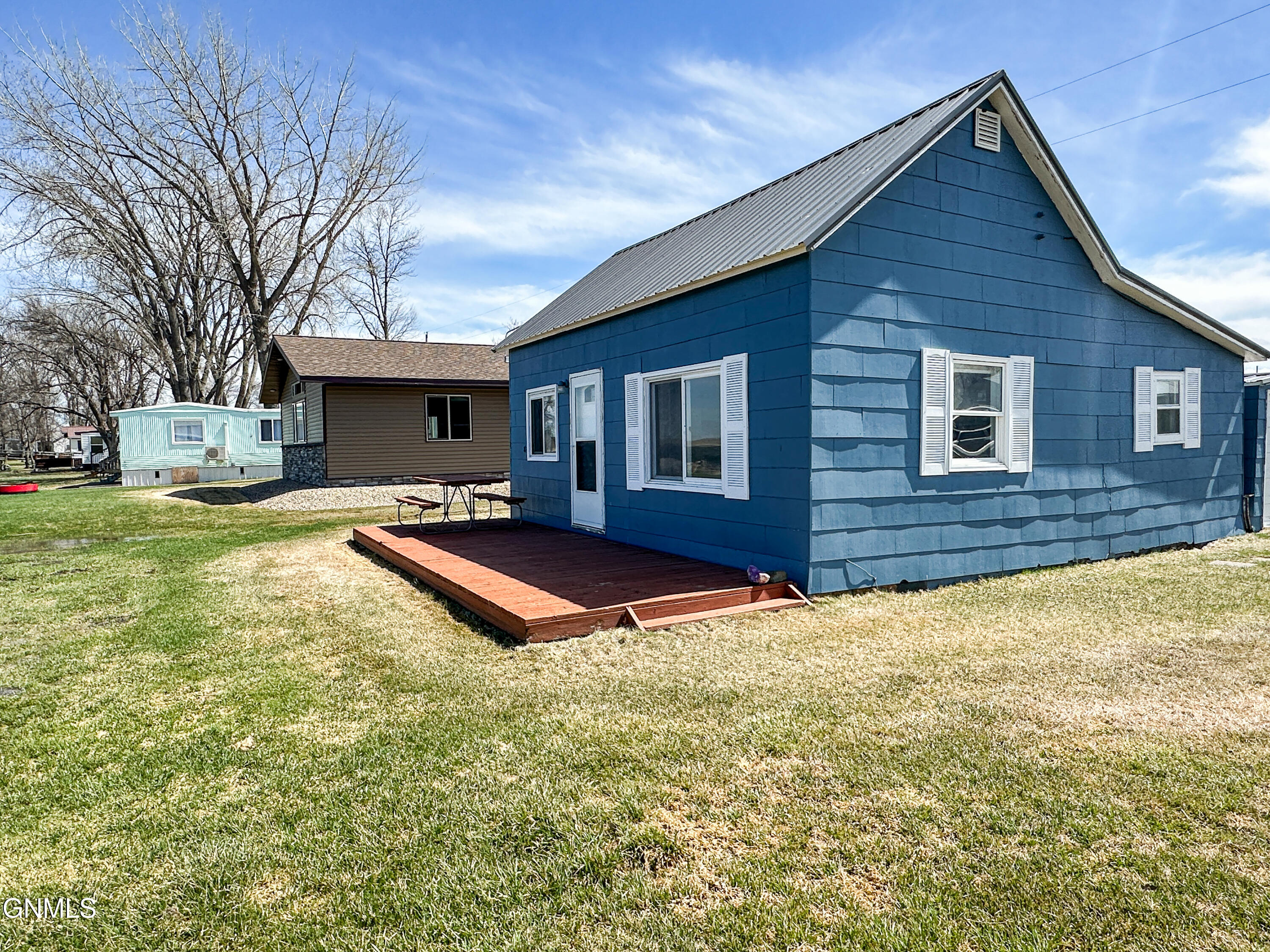 main property photo 25