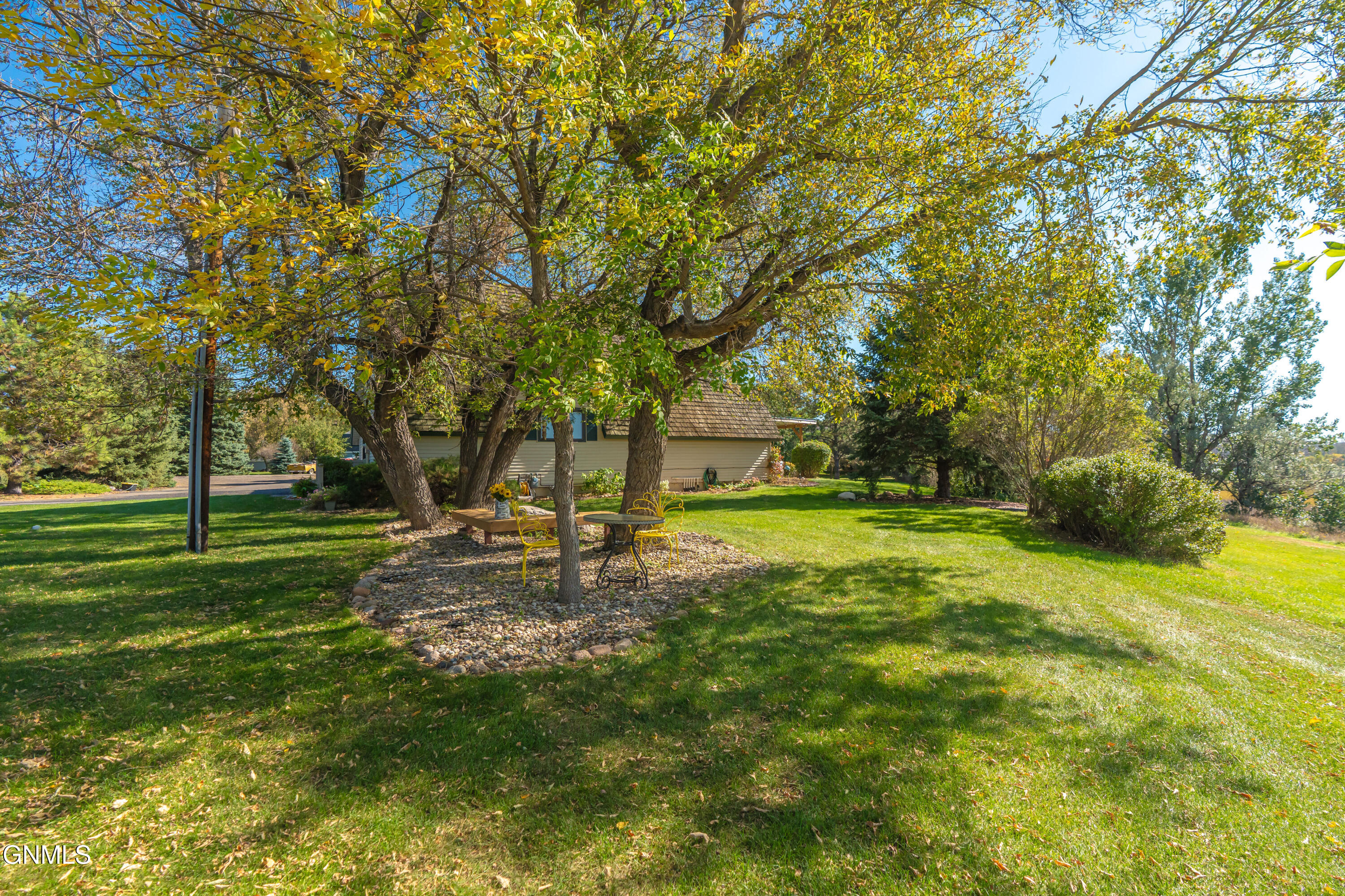 main property photo 12