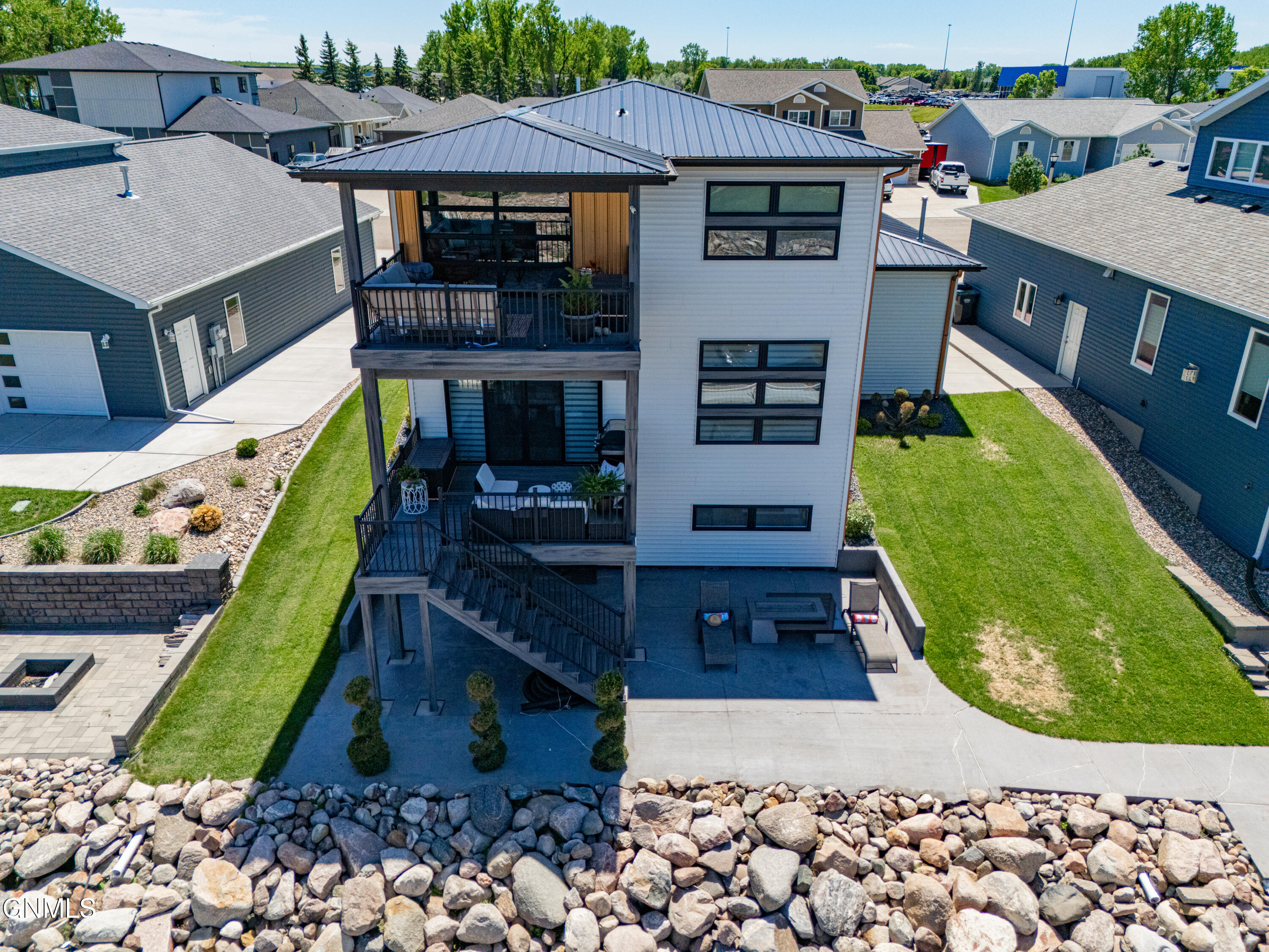 main property photo 74