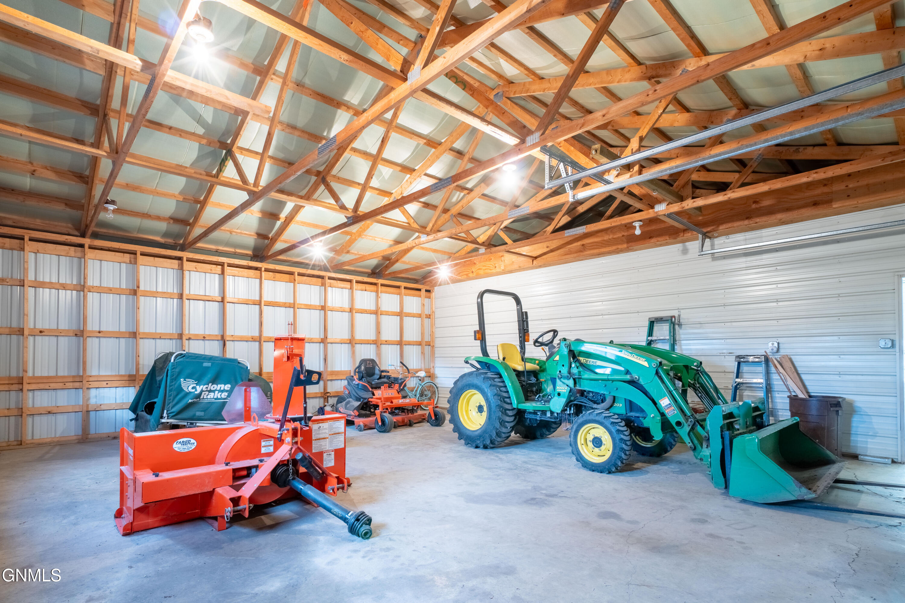 main property photo 31