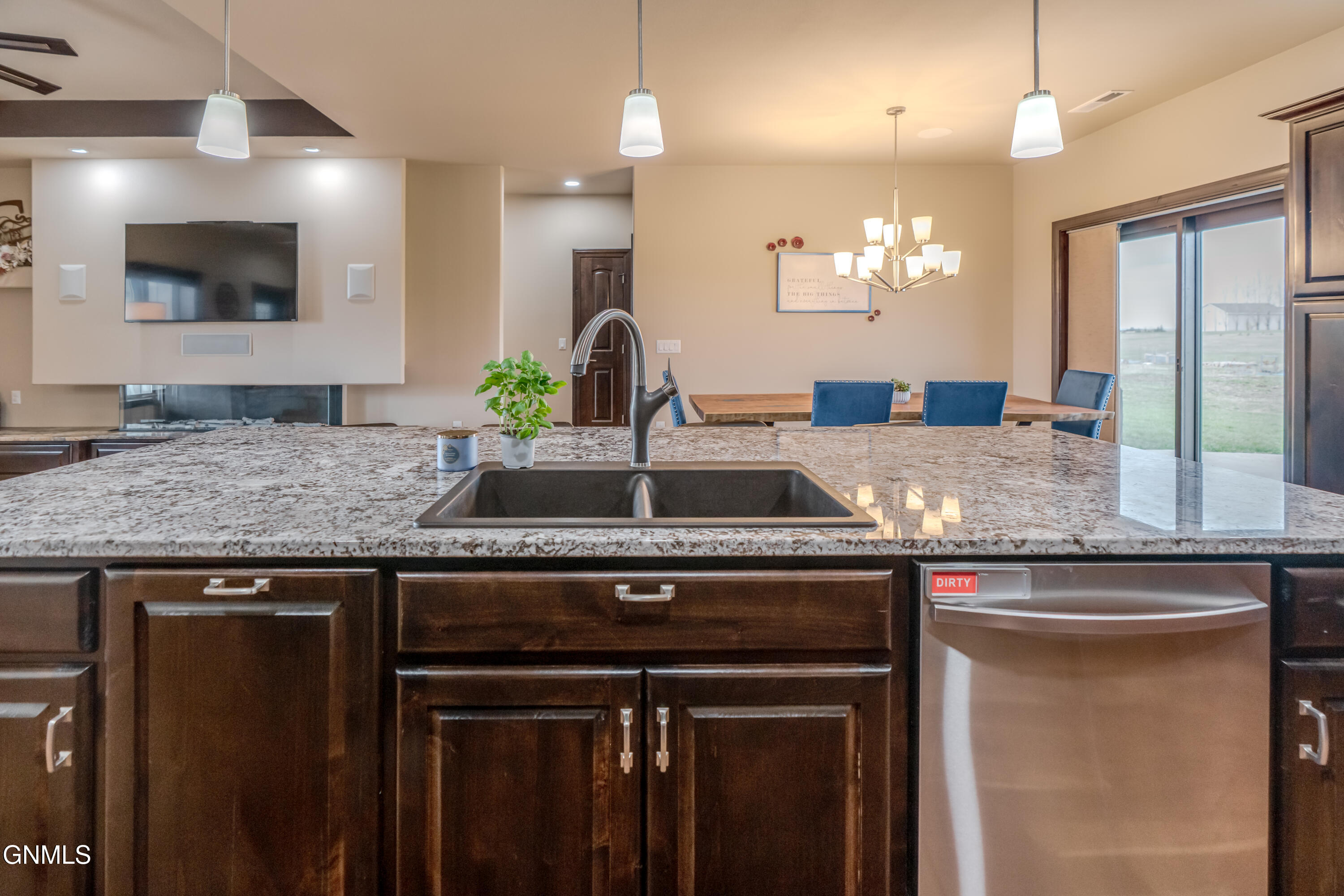 property viewer photo 18