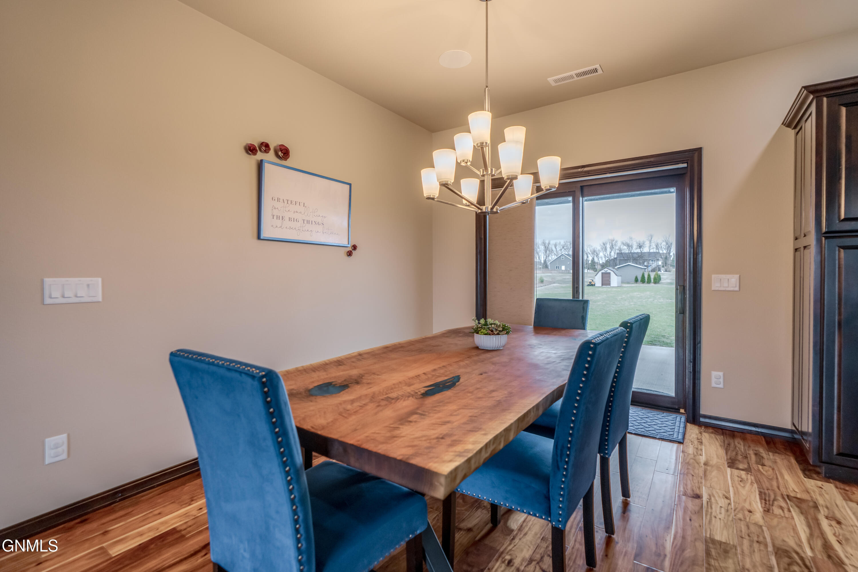 property viewer photo 23
