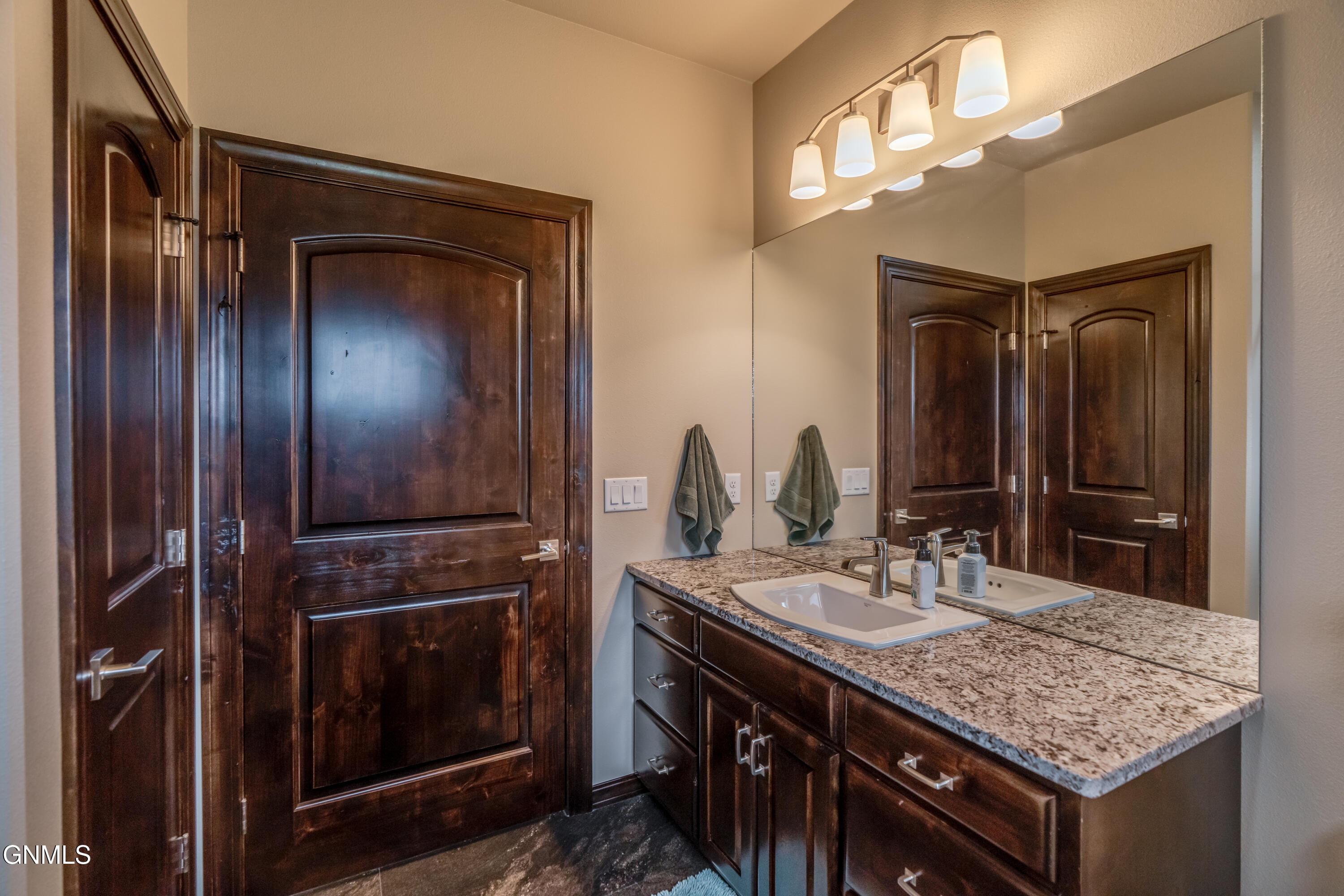 property viewer photo 30