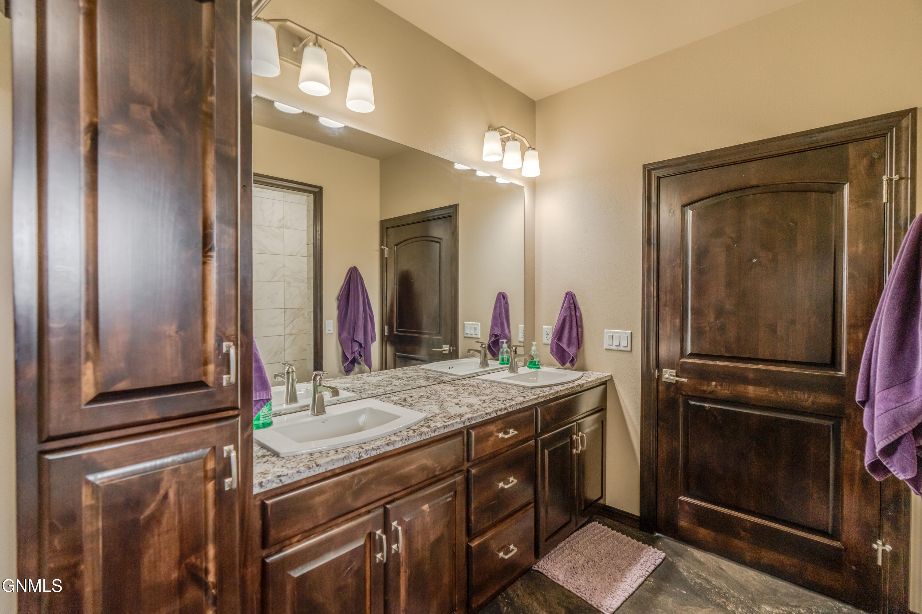 property viewer photo 46