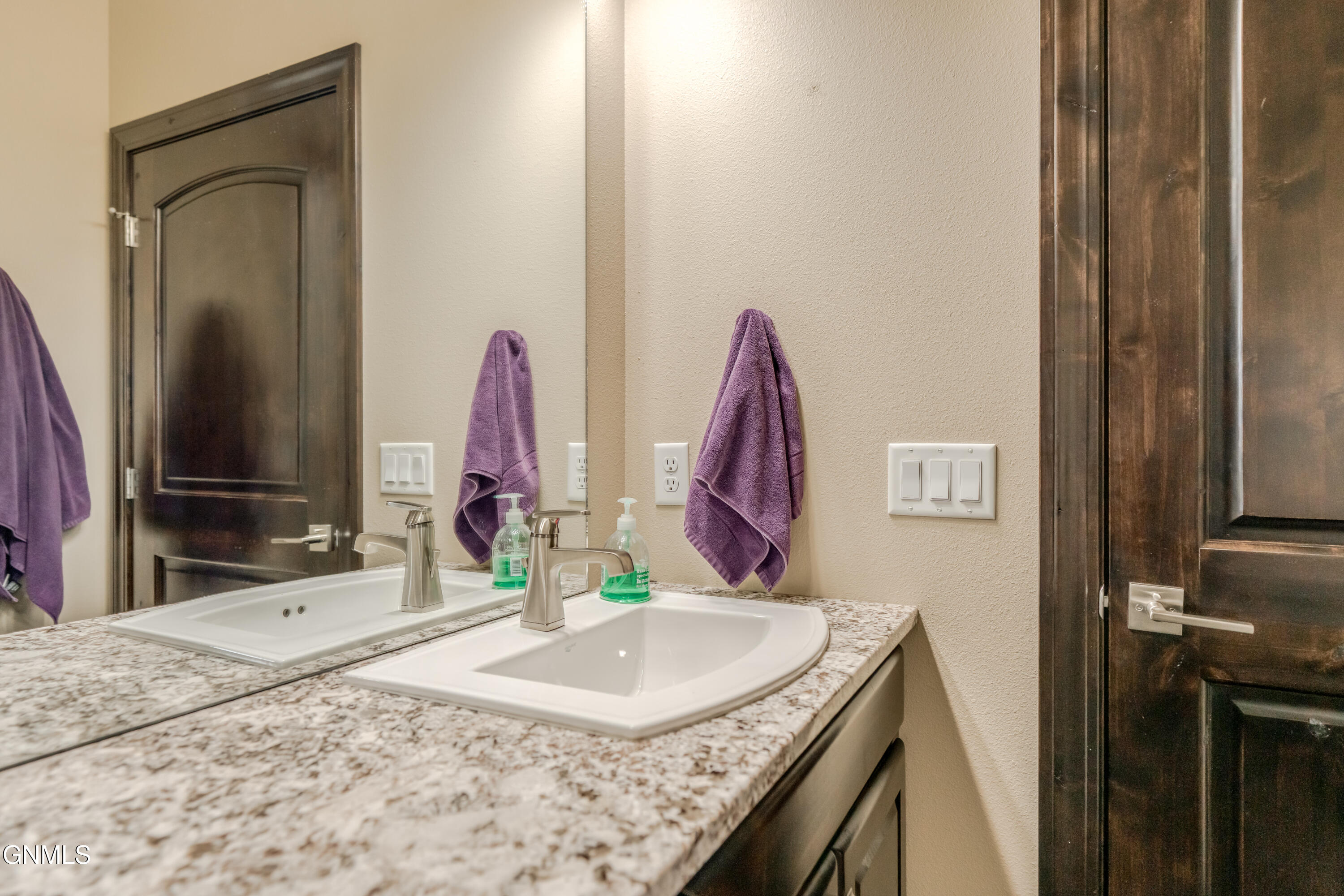 property viewer photo 47