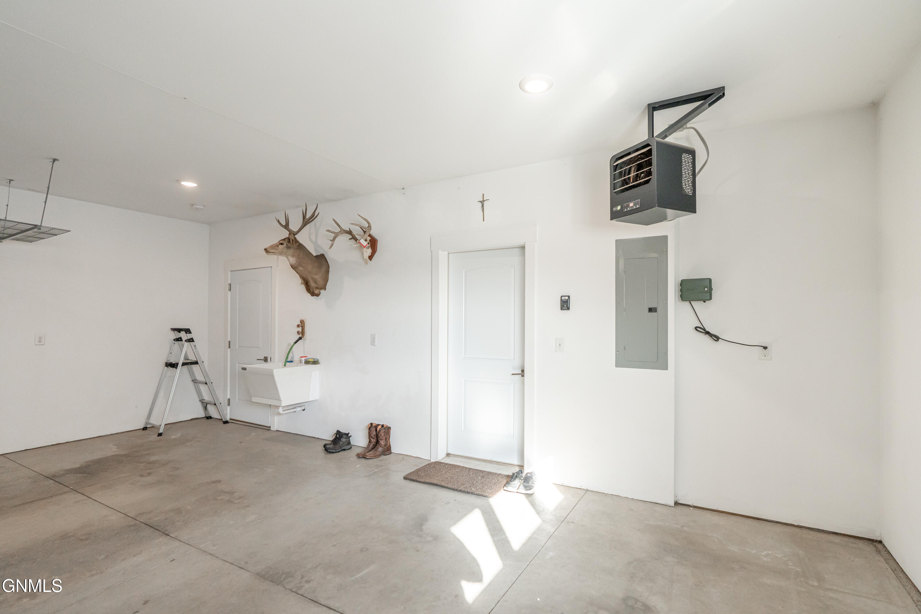 main property photo 65