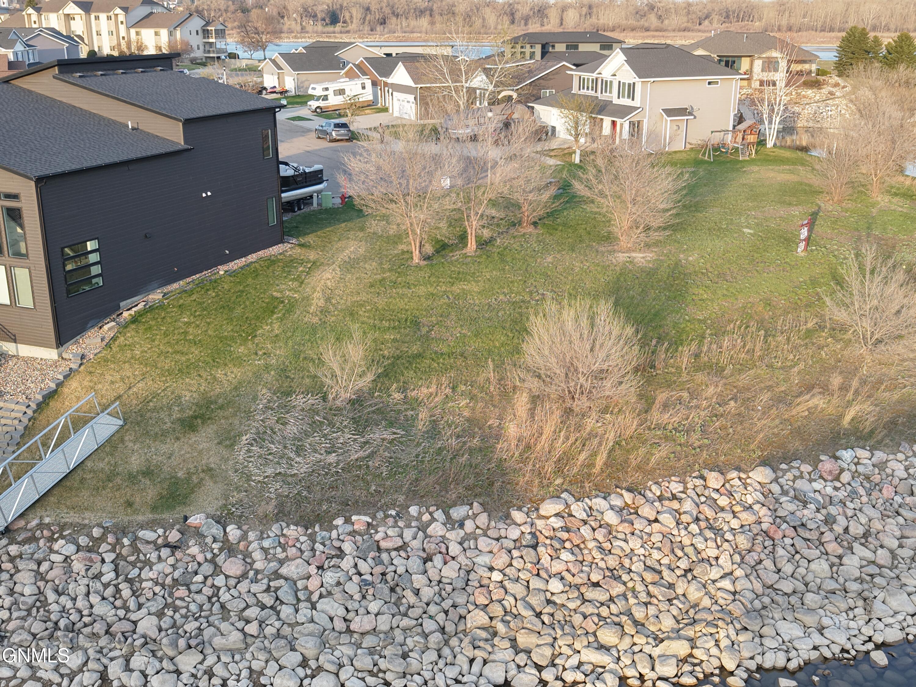 main property photo 18