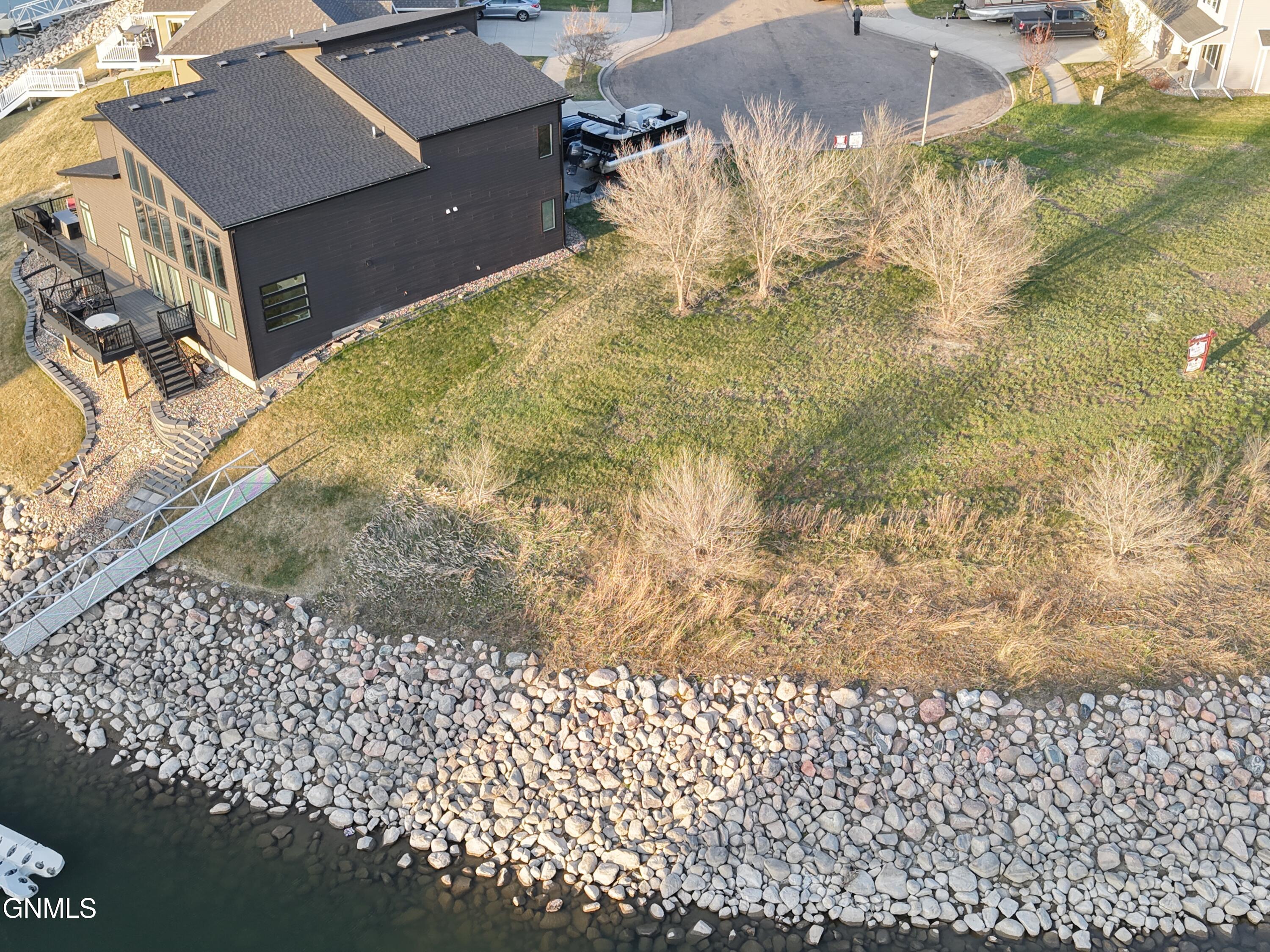 main property photo 20