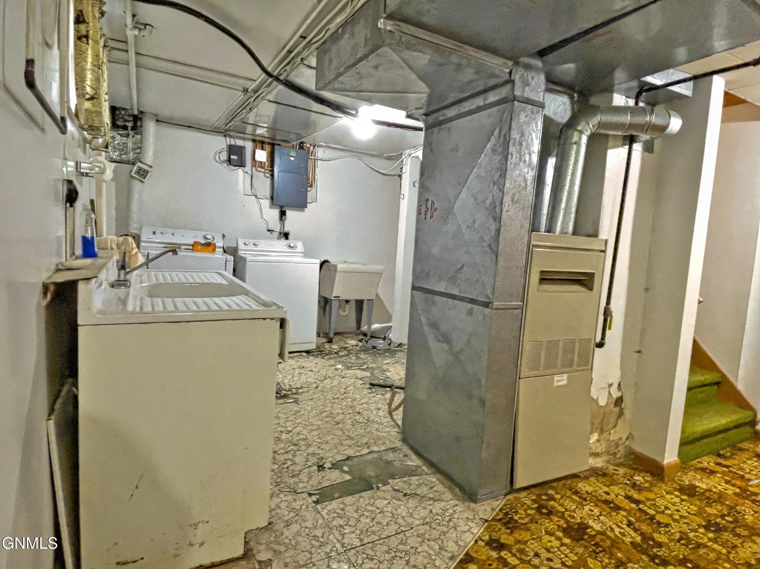 main property photo 40