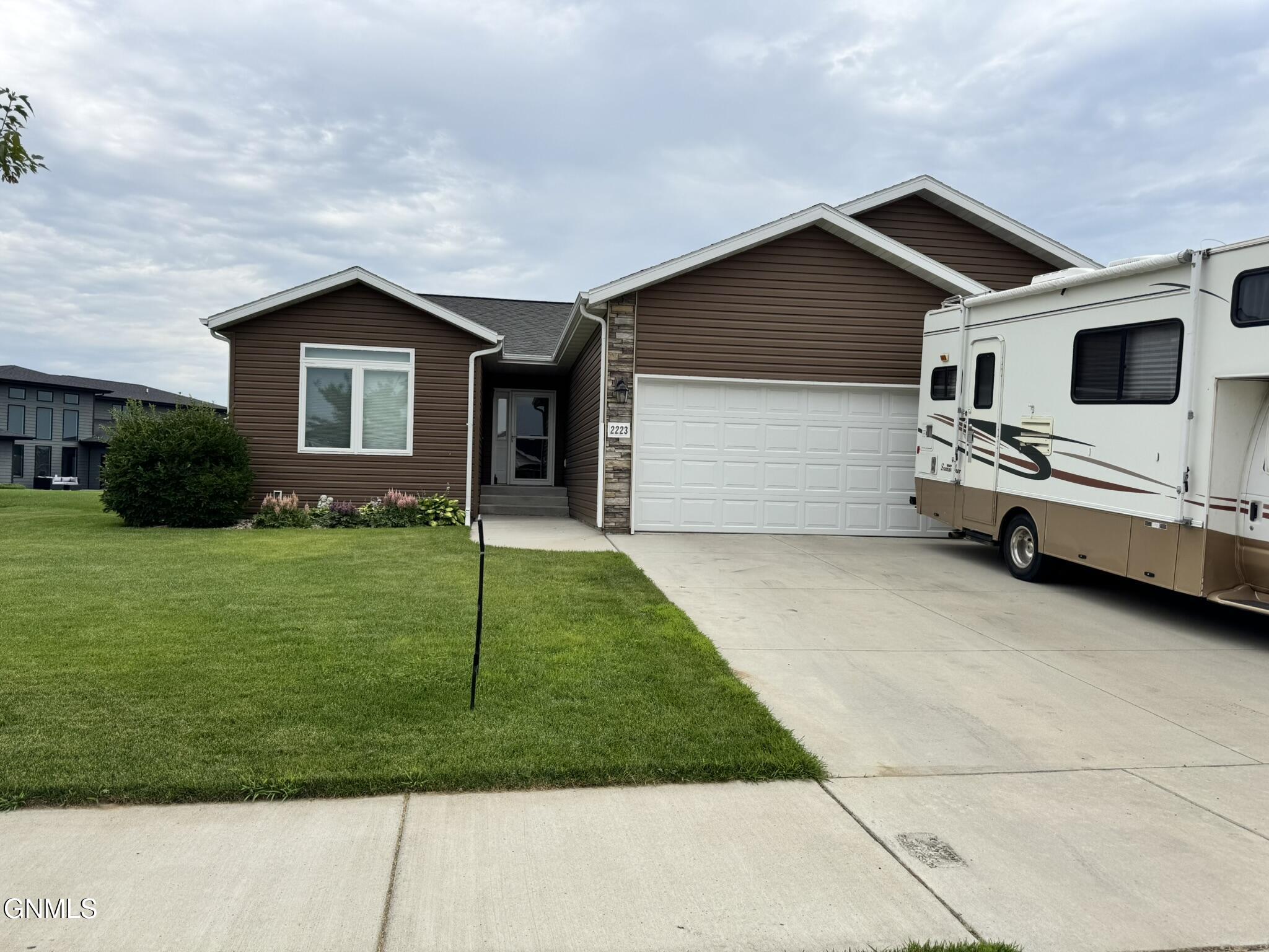 main property photo 90