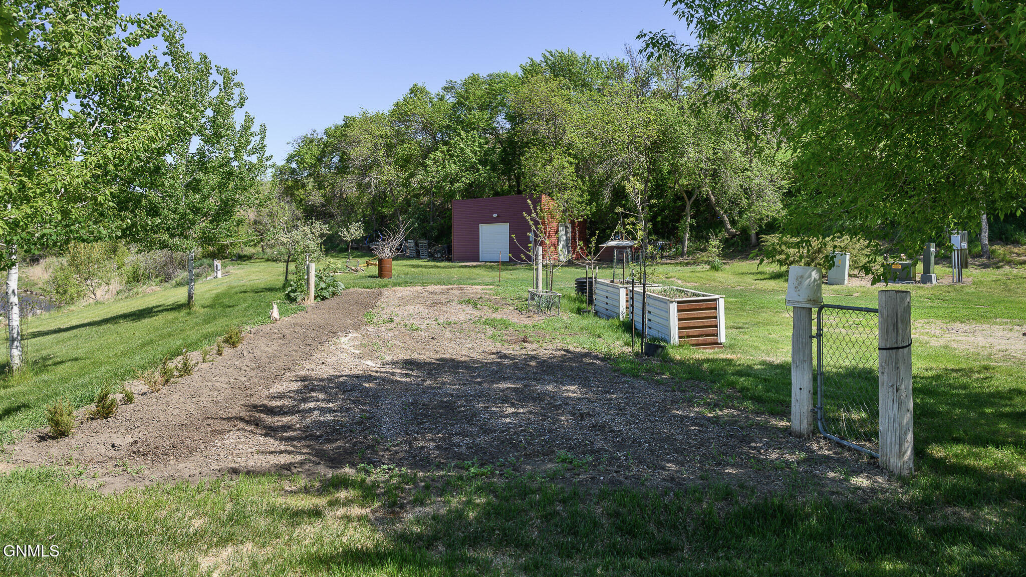 main property photo 76