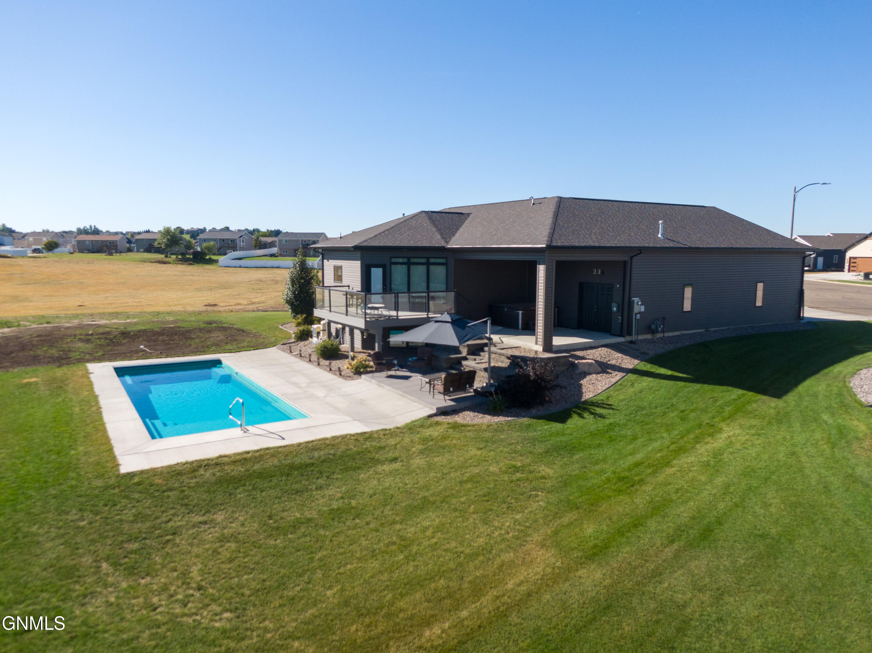 main property photo 30