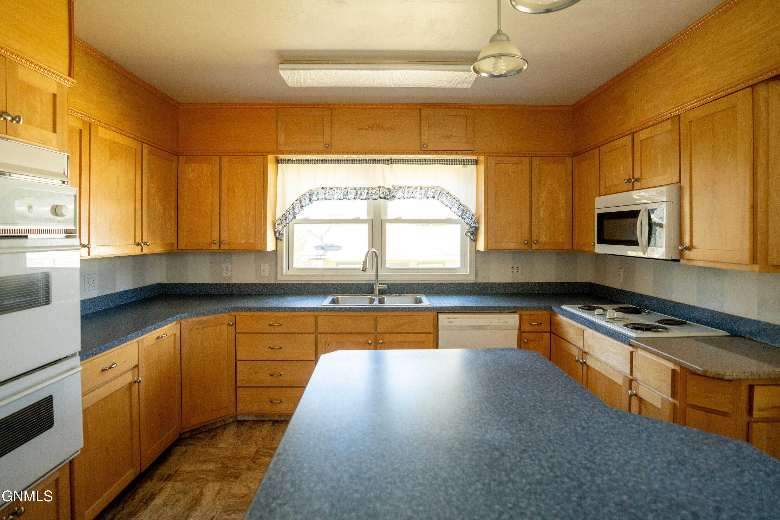 property viewer photo 2